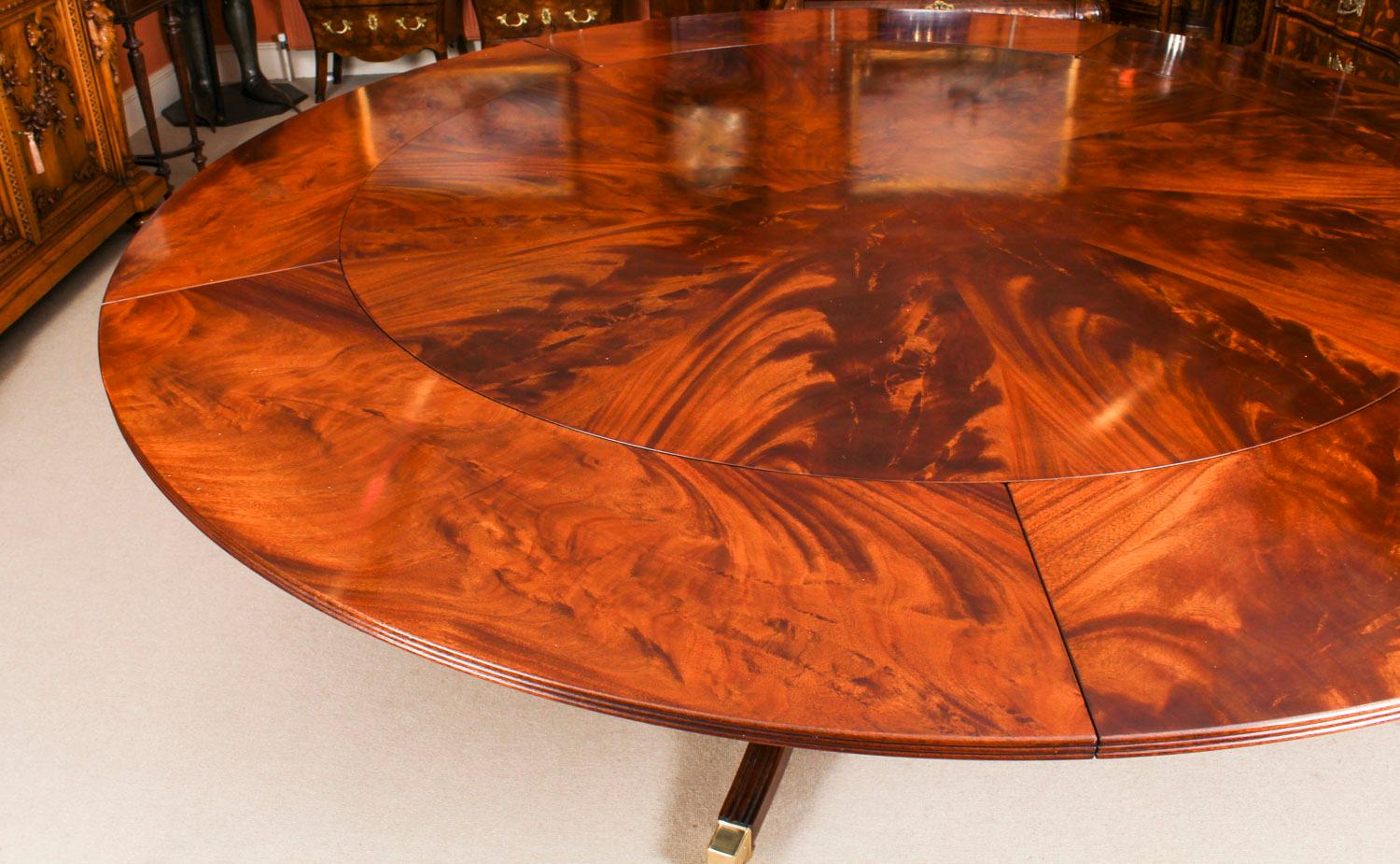 Vintage Flame Mahogany Jupe Dining Table, Mid-20th Century 2