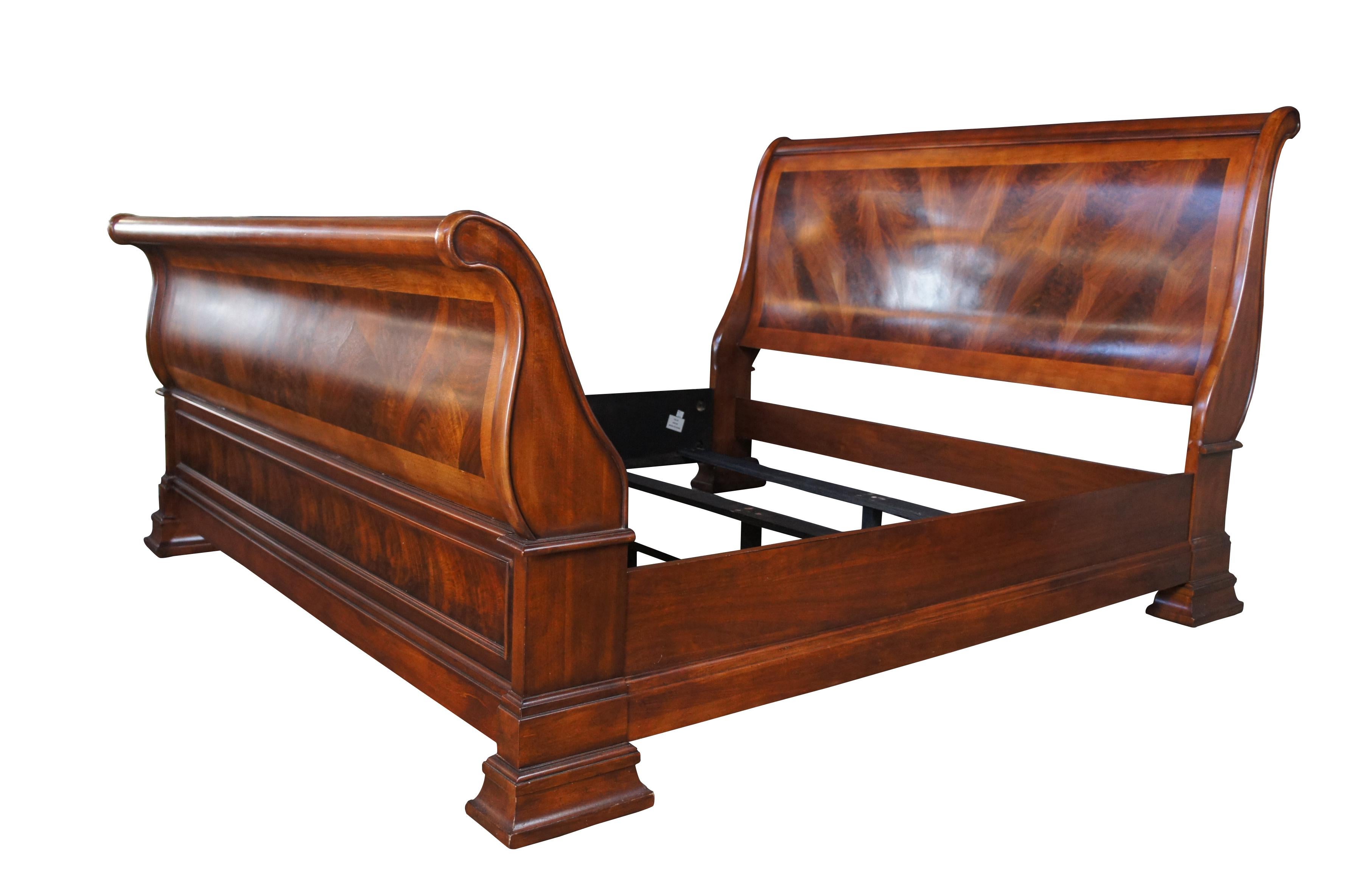 Vintage Flame Mahogany Matchbook Burl Traditional King Size Sleigh Bed In Good Condition In Dayton, OH