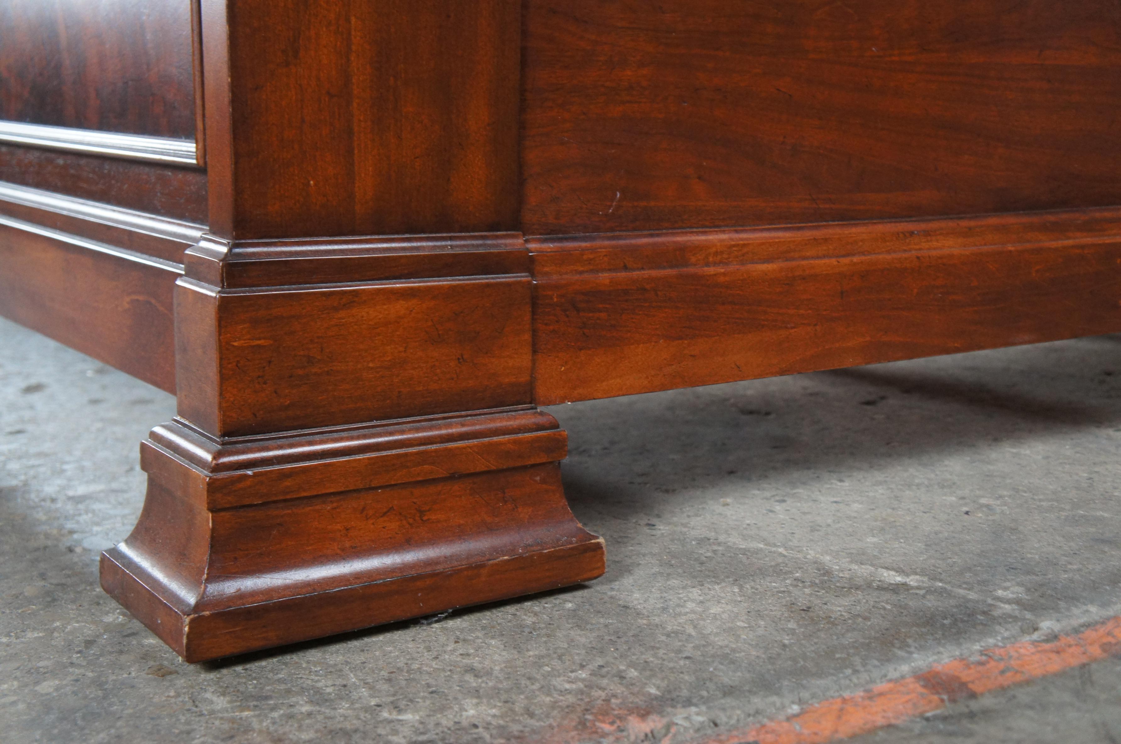 Vintage Flame Mahogany Matchbook Burl Traditional King Size Sleigh Bed 4
