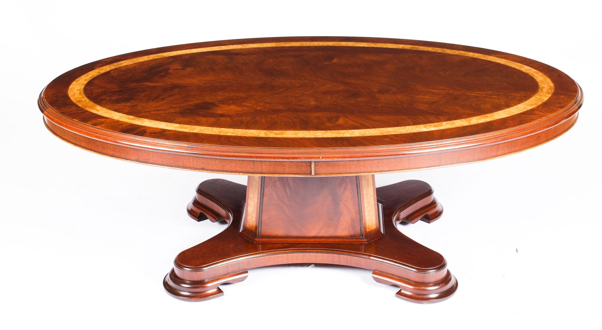 This is a superb flame mahogany and satinwood crossbanded coffee table by the high quality cabinet maker and retailer Charles Barr, dating from the late 20th century.

The tabletop is oval in shape and features wonderful satinwood crossbanded
