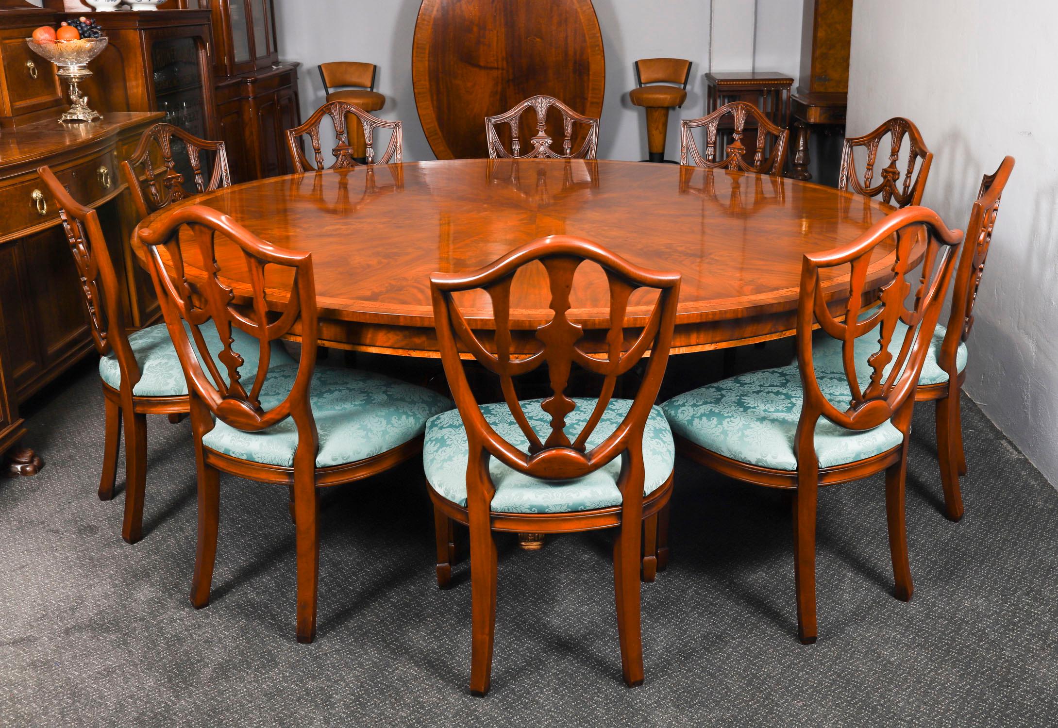 English Vintage Flame Mahogany Regency Revival Dining Table Mid 20th Century For Sale
