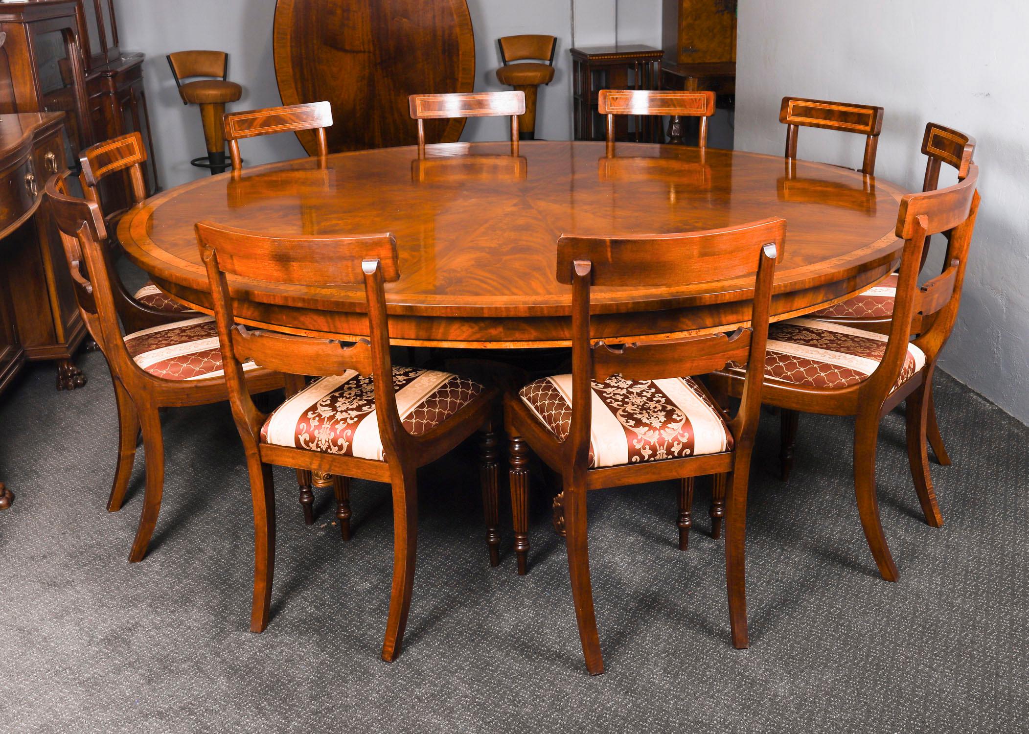 Vintage Flame Mahogany Regency Revival Dining Table Mid 20th Century In Good Condition For Sale In London, GB
