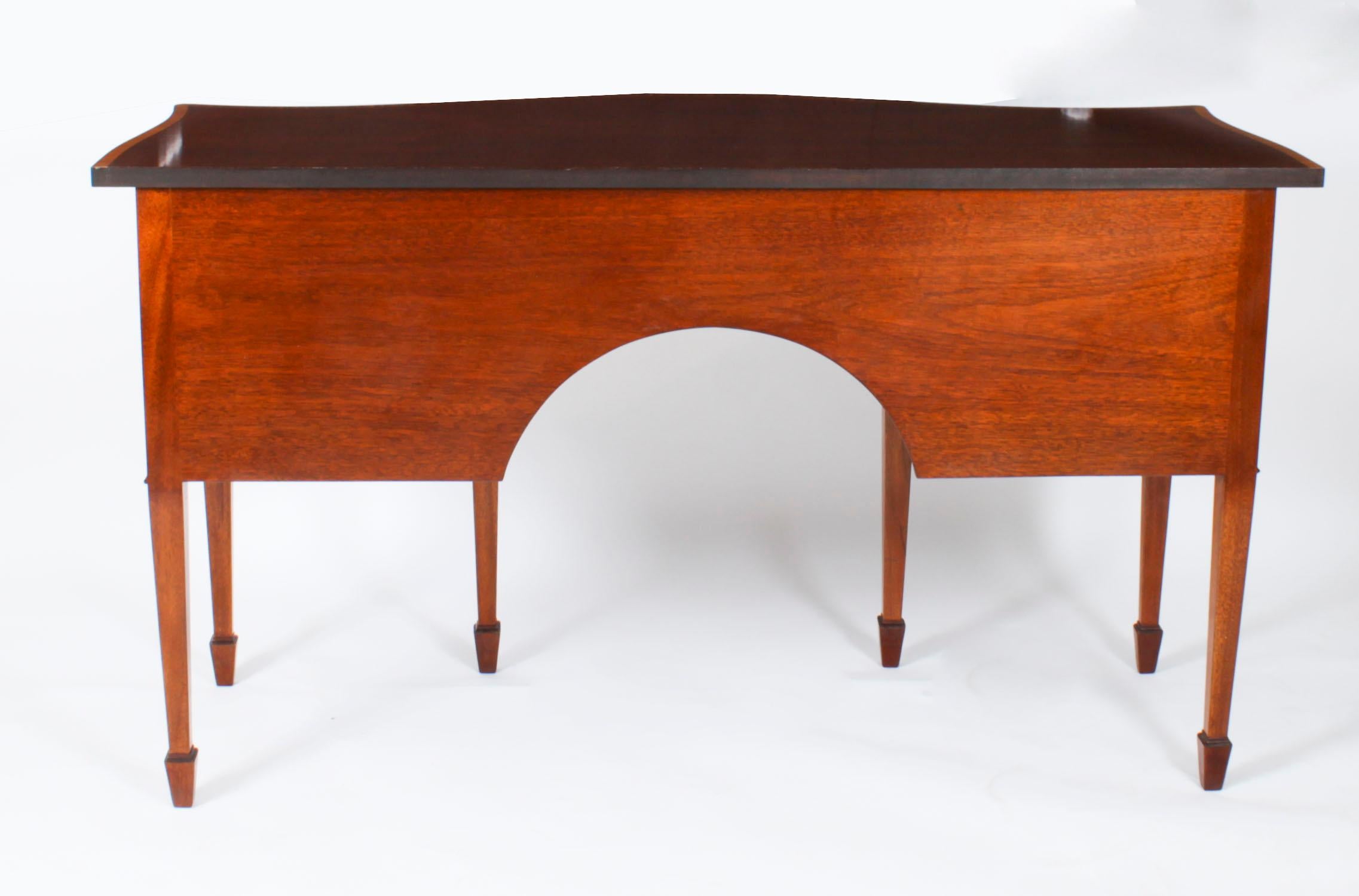 Credenza Sheraton d'epoca in mogano fiammato di William Tillman XX secolo in vendita 9