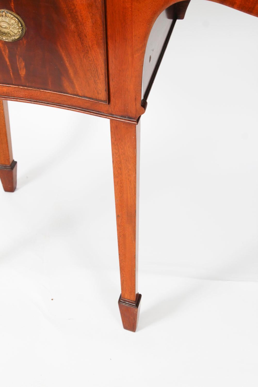 Credenza Sheraton d'epoca in mogano fiammato di William Tillman XX secolo in vendita 10