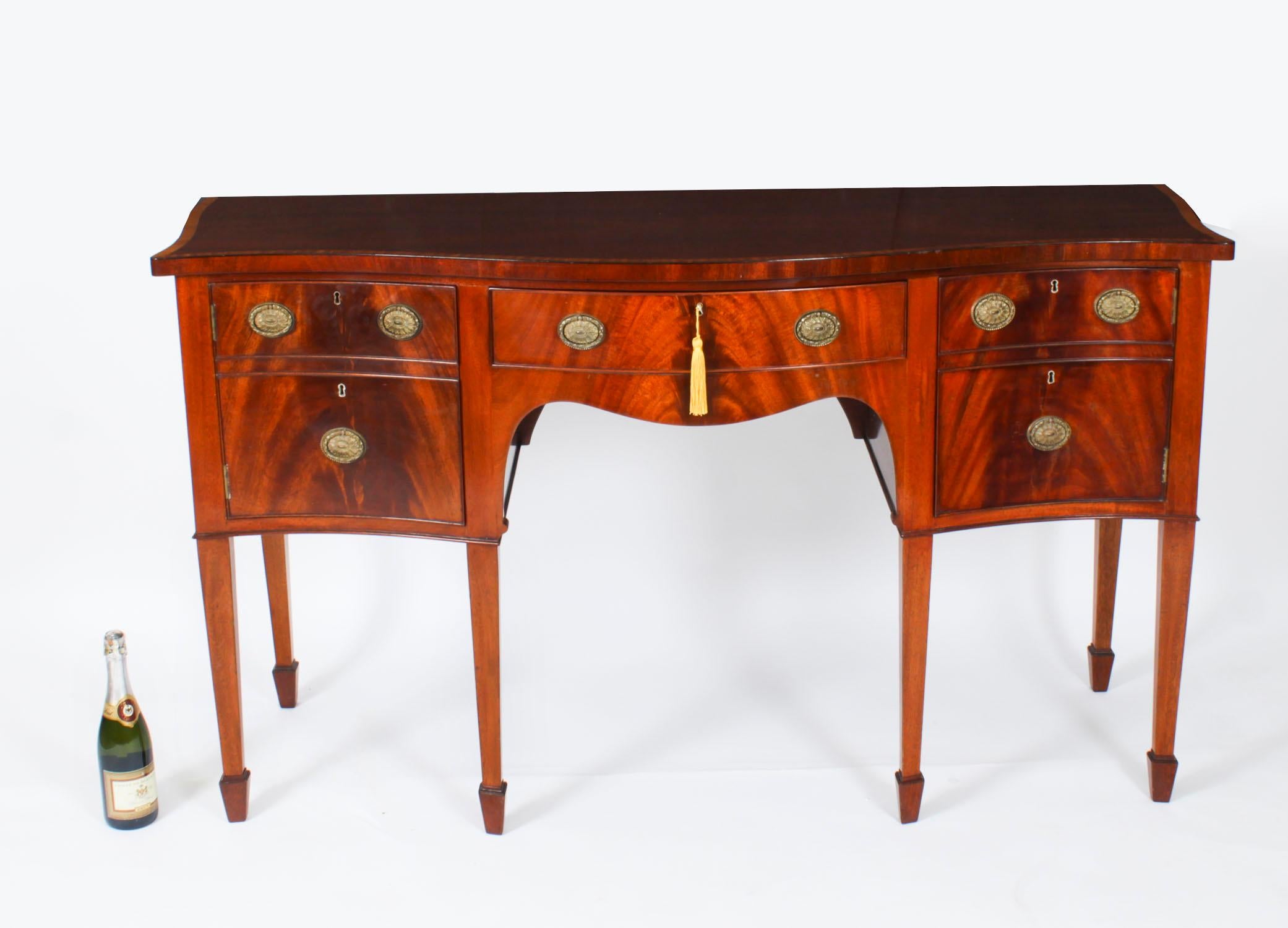 Credenza Sheraton d'epoca in mogano fiammato di William Tillman XX secolo in vendita 13