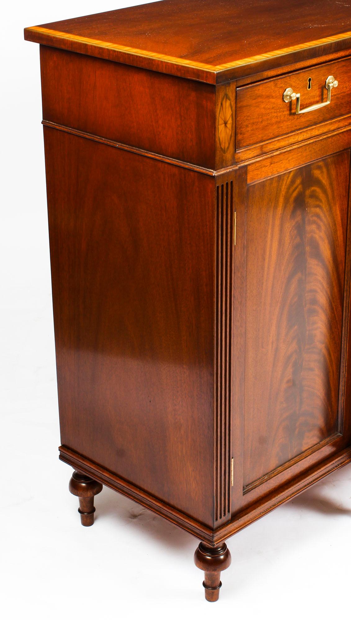 Vintage Flame Mahogany Sideboard by William Tillman, 20th Century 4