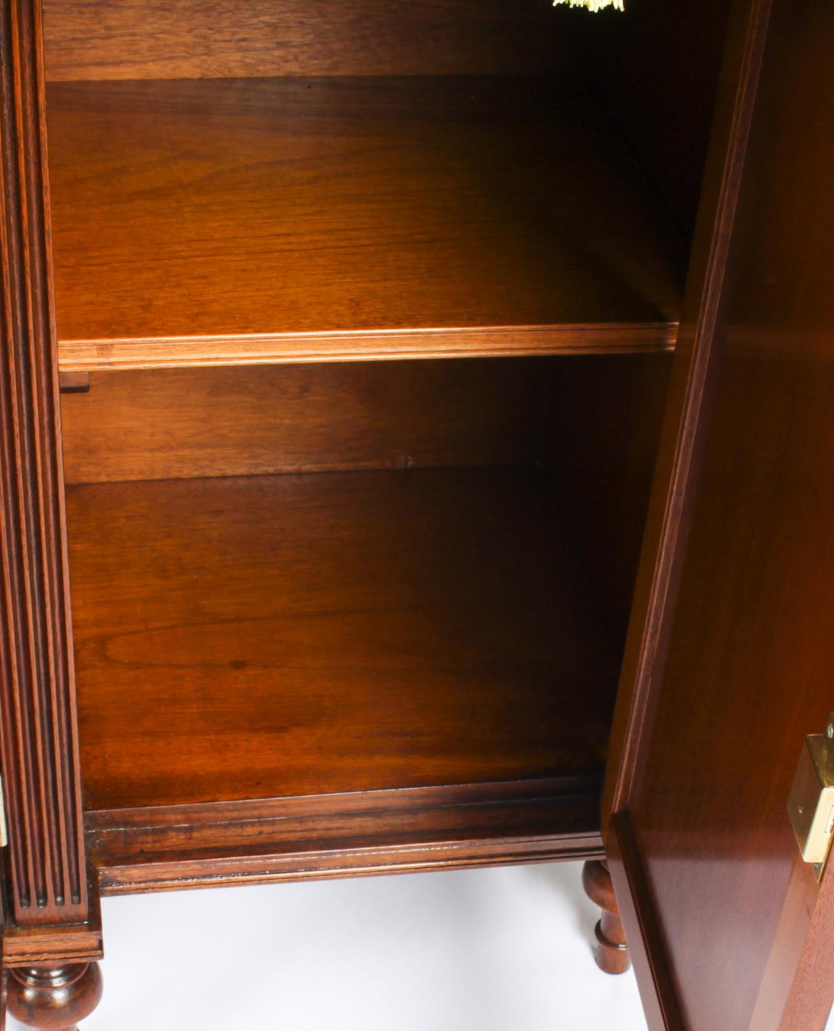 Vintage Flame Mahogany Sideboard by William Tillman, 20th C 8