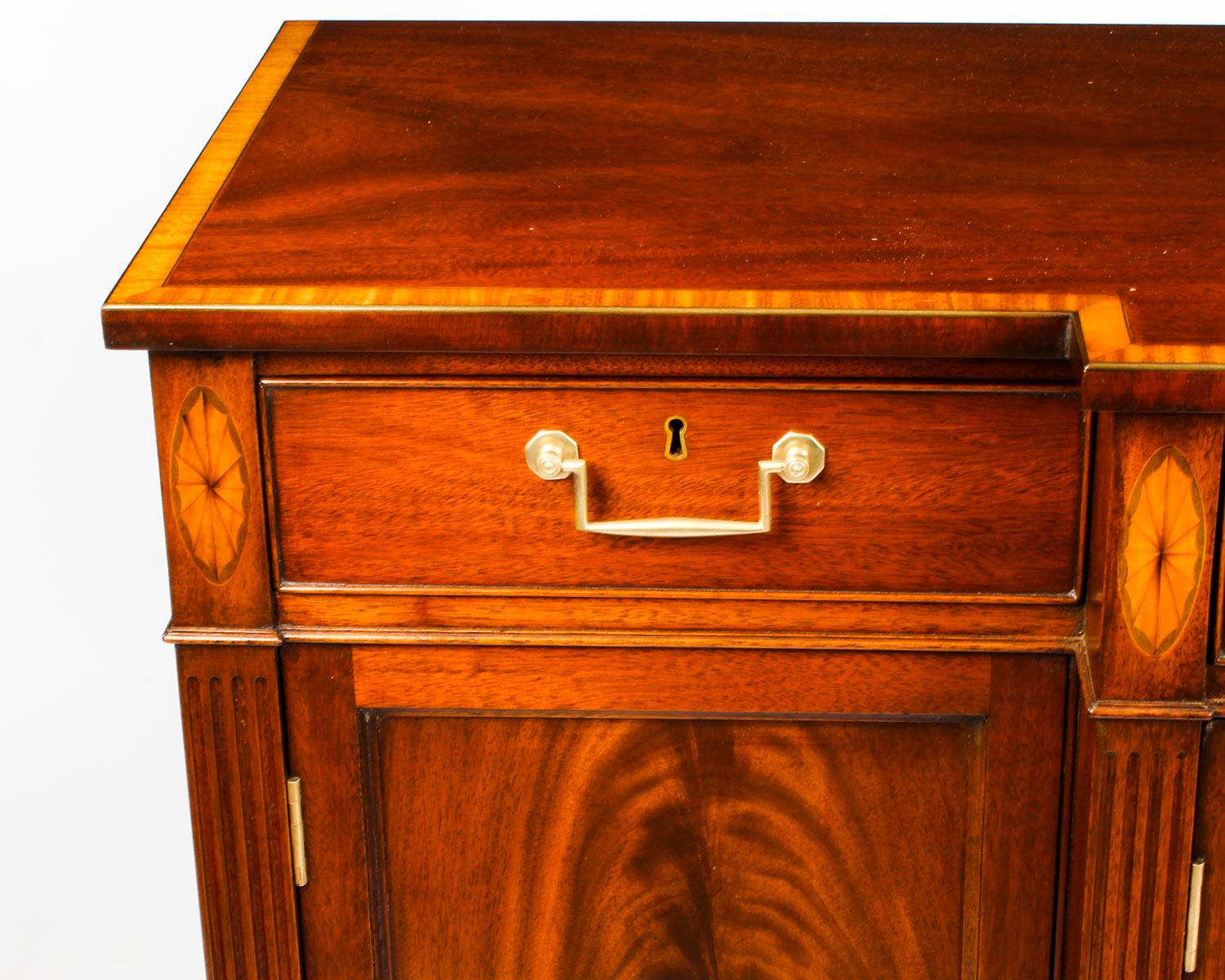 Vintage Flame Mahogany Sideboard by William Tillman, 20th Century In Good Condition In London, GB