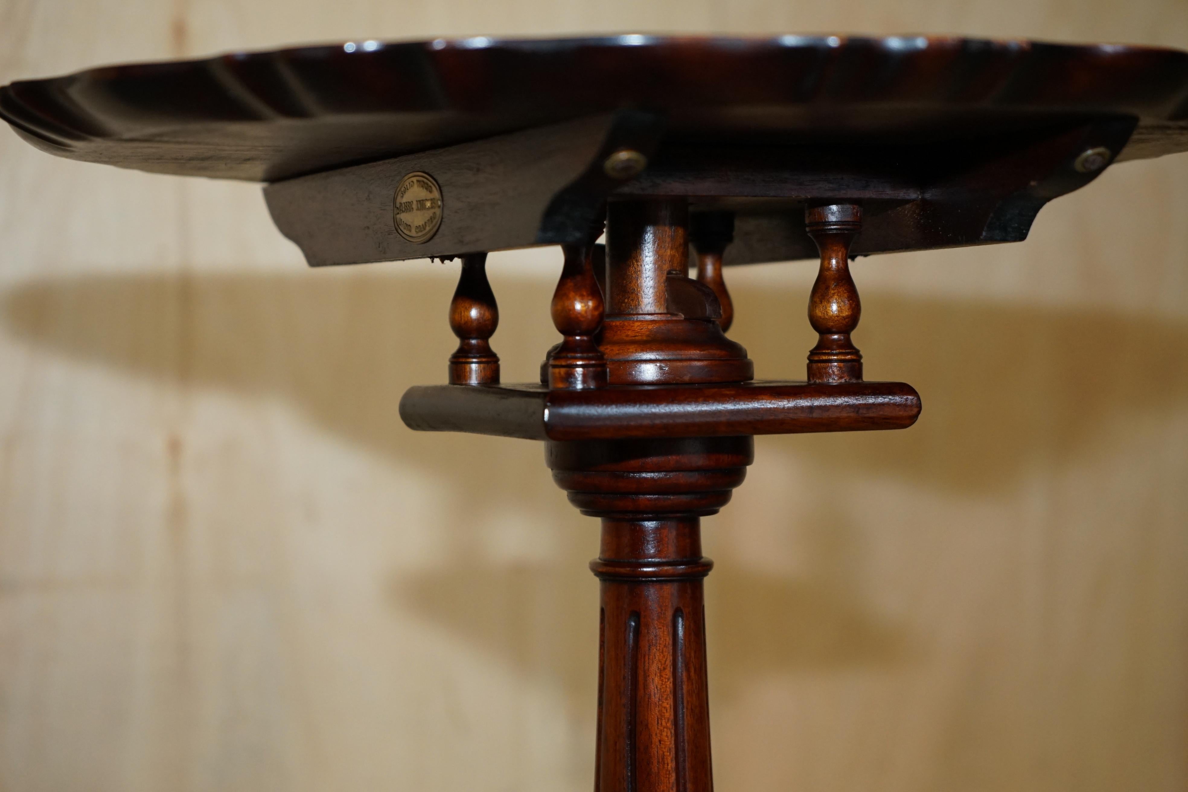 VINTAGE FLAMED HARDWOOD THOMAS CHiPPENDALE CLAW & BALL TRIPOD TABLE ROTATING TOP For Sale 6