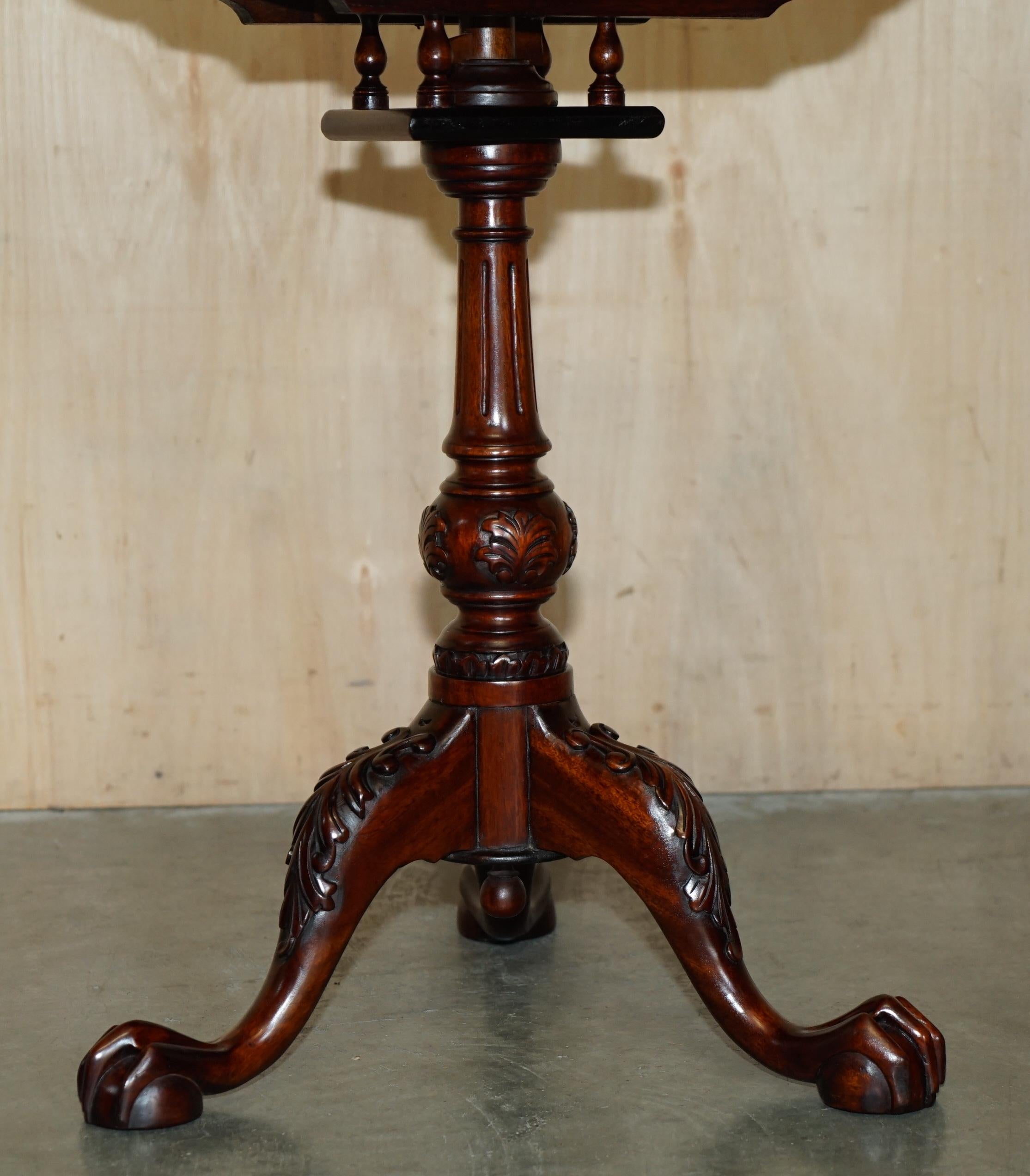 Mid-20th Century VINTAGE FLAMED HARDWOOD THOMAS CHiPPENDALE CLAW & BALL TRIPOD TABLE ROTATING TOP For Sale