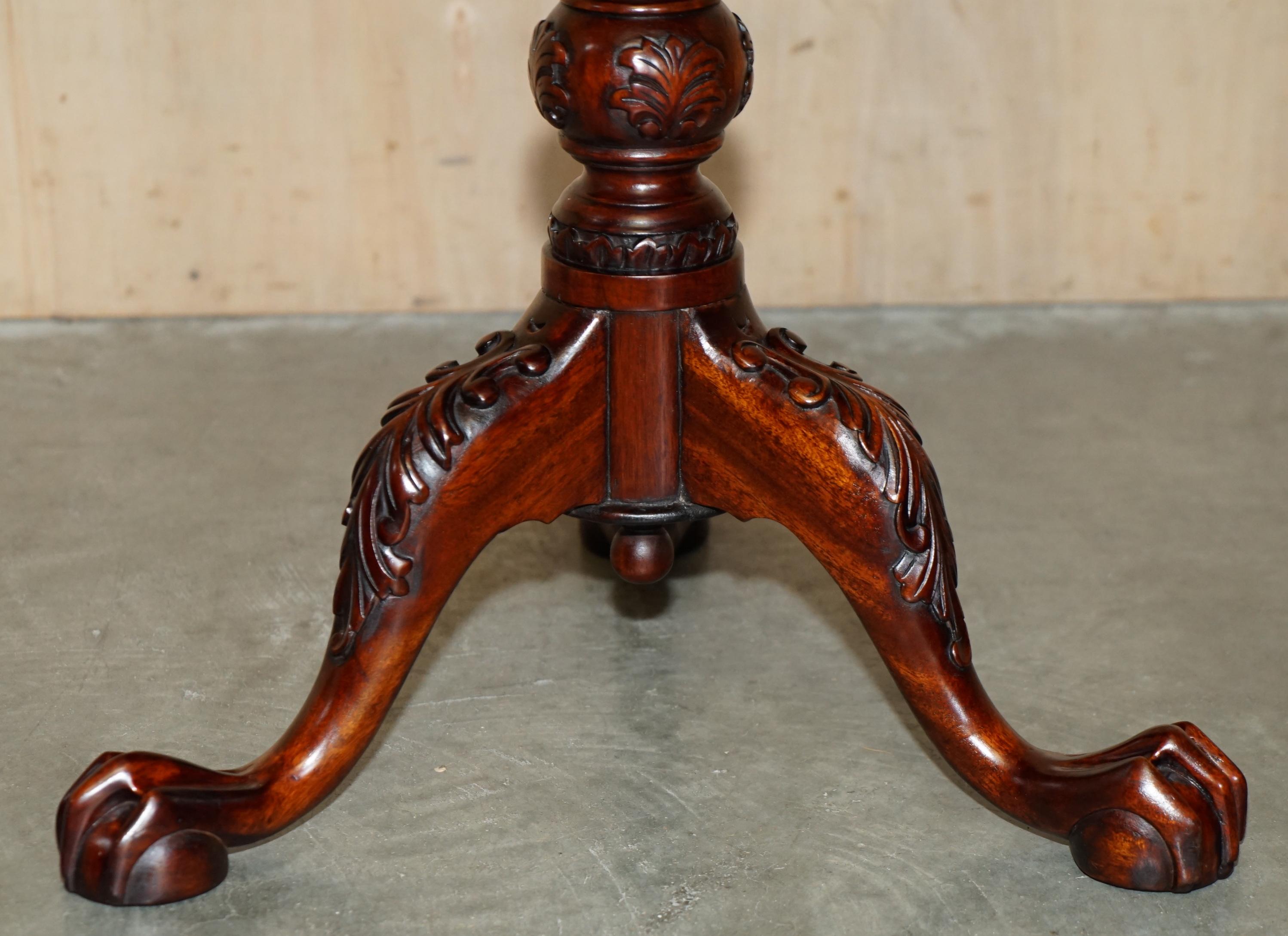 VINTAGE FLAMED HARDWOOD THOMAS CHiPPENDALE CLAW & BALL TRIPOD TABLE ROTATING TOP For Sale 2