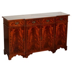 VINTAGE FLAMED MAHOGANY GEORGIAN STYLE BREAKFRONT SiDEBOARD LOTS OF STORAGE