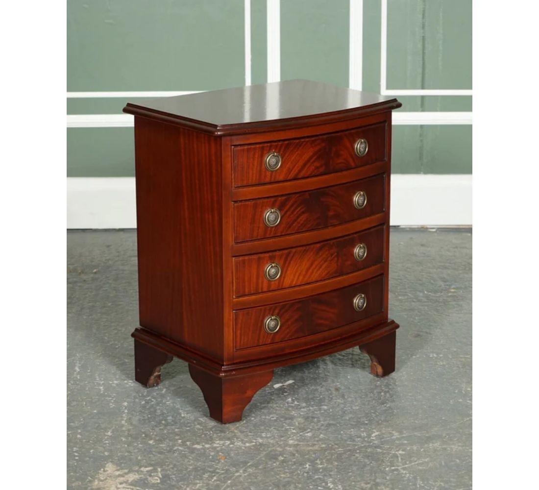 We are delighted to offer for sale this vintage flamed mahogany Georgian style chest of drawers.

A gorgeous chest of drawers made from flamed hardwood. The compartment holds four drawers with original brass handles.

All drawers are working how