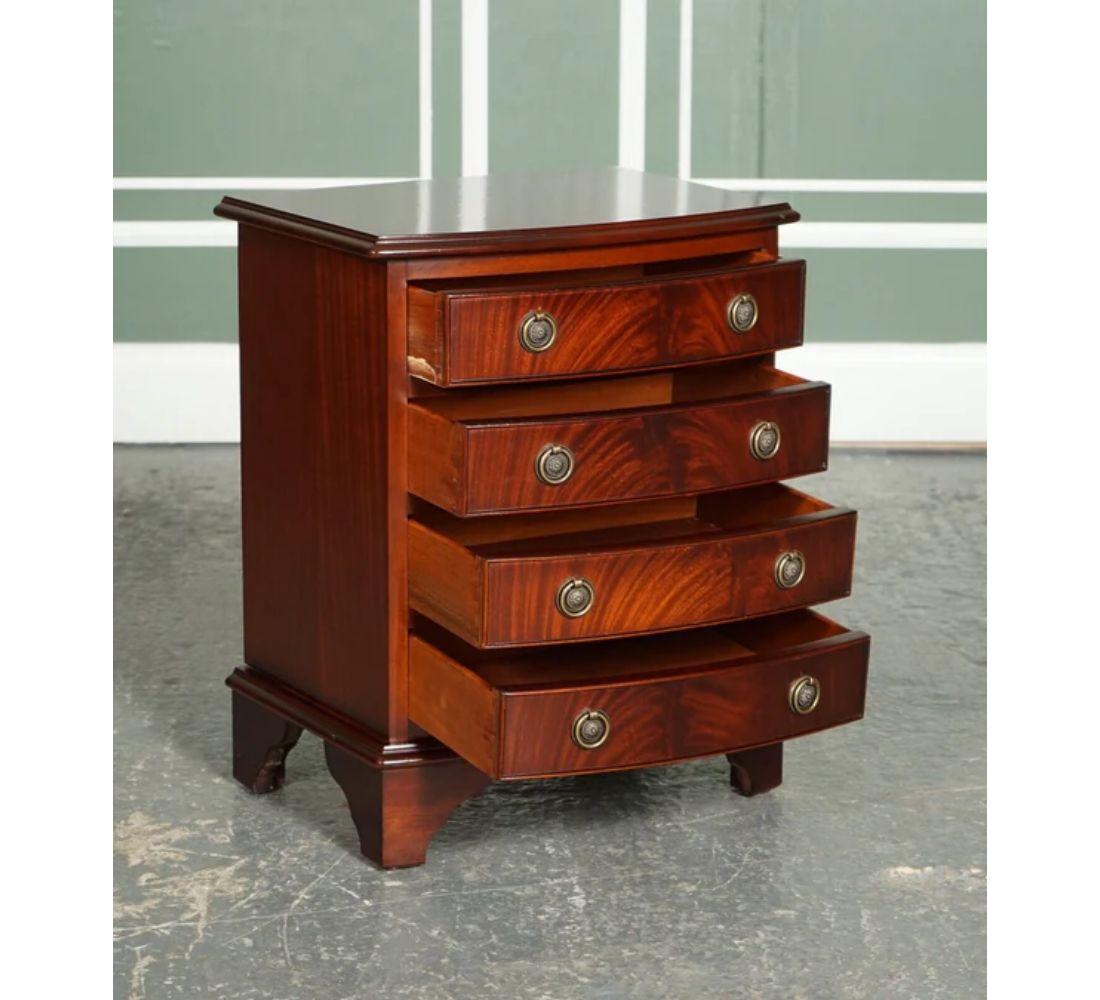 British Vintage Flamed Mahogany Georgian Style Chest of Drawers End Lamp Table For Sale