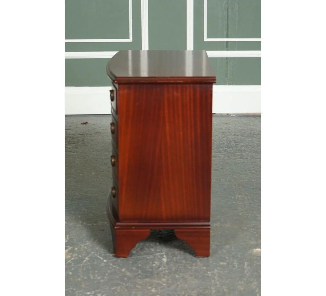 Vintage Flamed Mahogany Georgian Style Chest of Drawers End Lamp Table For Sale 1