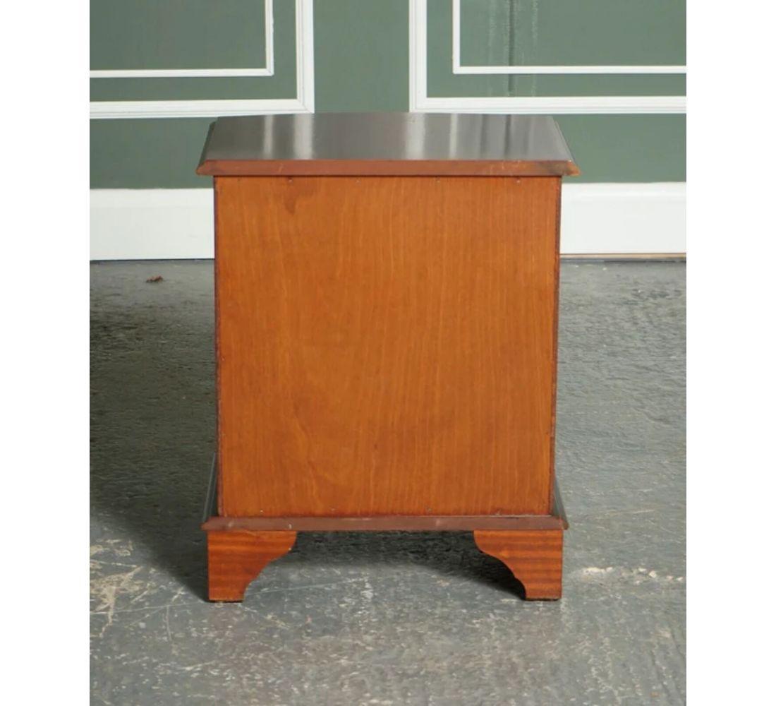 Vintage Flamed Mahogany Georgian Style Chest of Drawers End Lamp Table For Sale 2