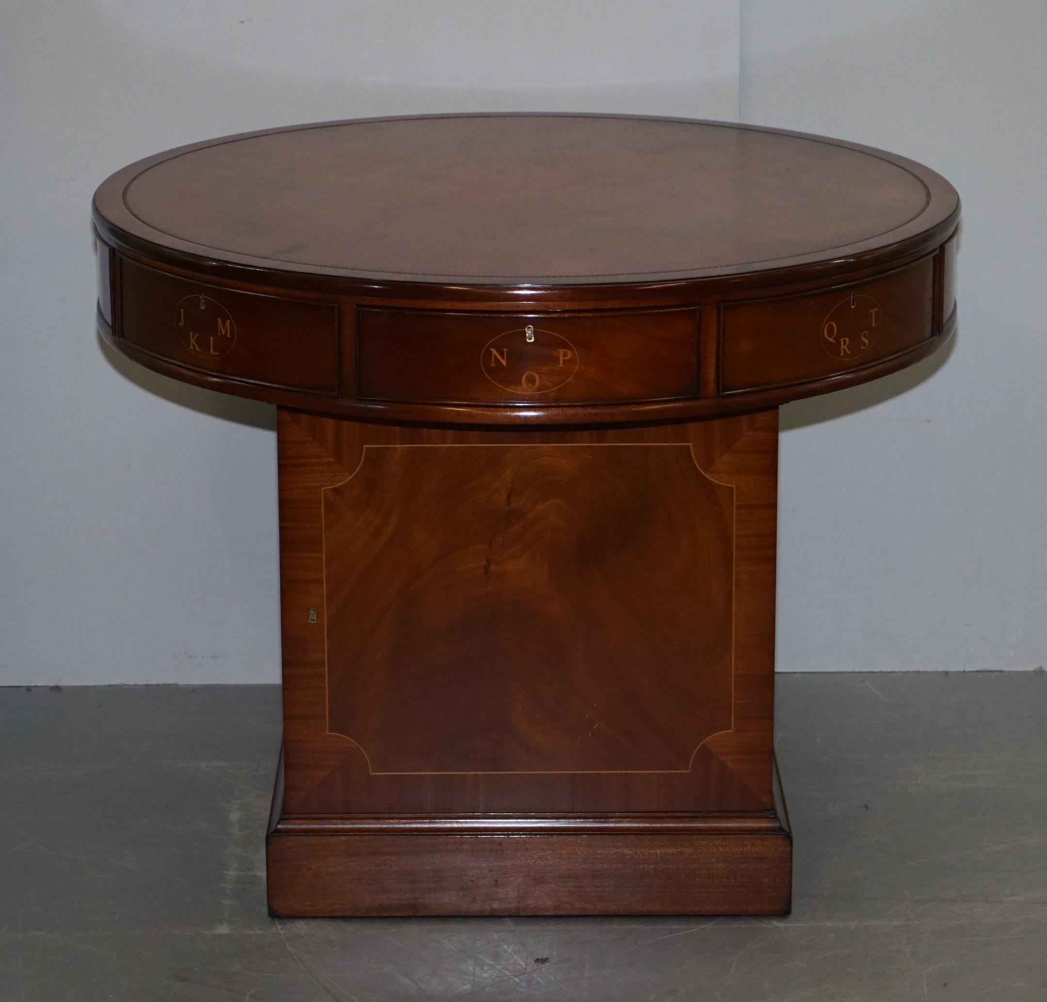 We are delighted to offer for sale this exquisite vintage flamed mahogany with hand dyed brown leather top “Rent” table

This is a very fine piece of furniture indeed. The originals date back to the late 18th century circa 1780 and retail around