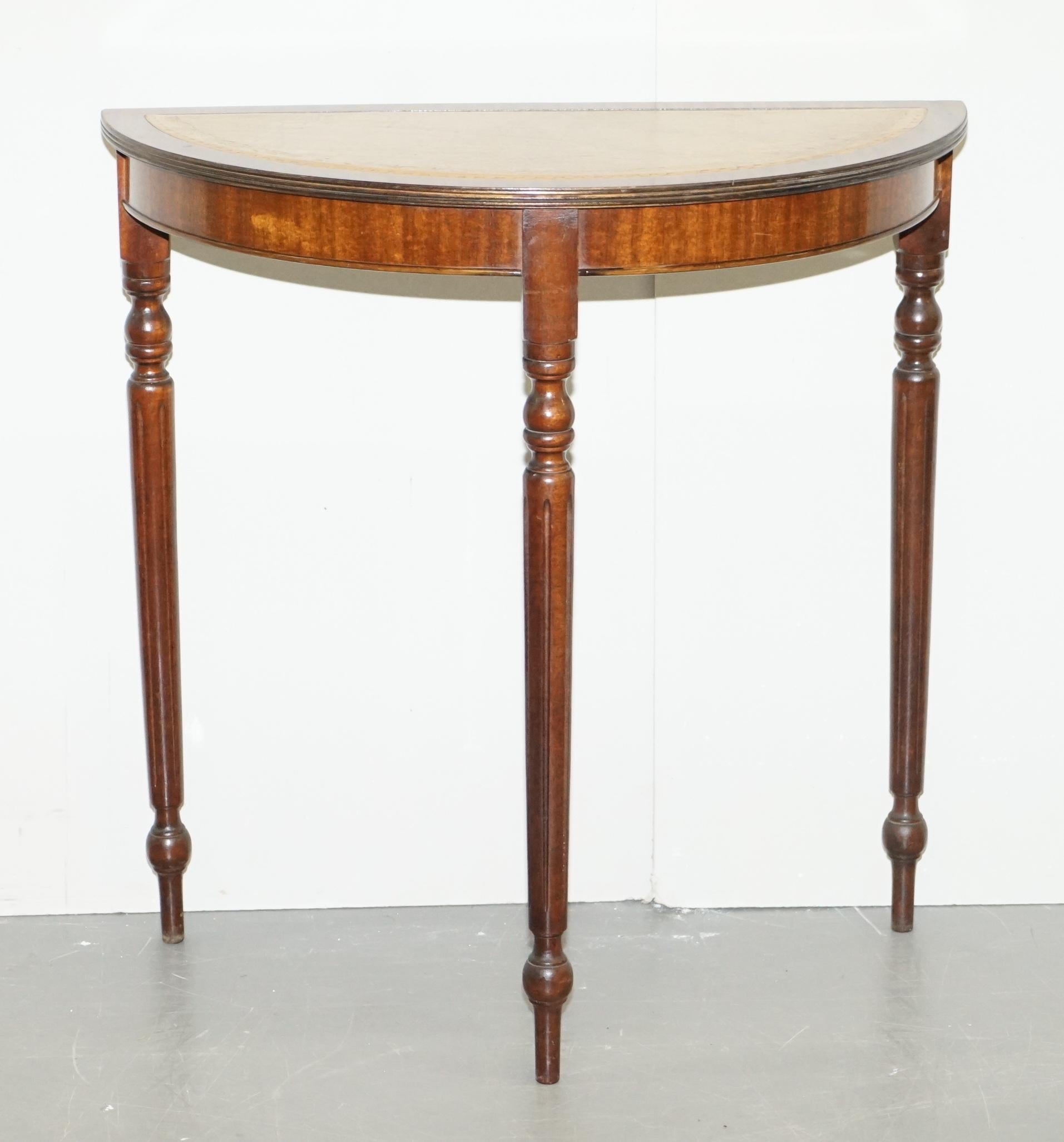 Vintage Flamed Mahogany with a Tan Brown Leather Top Demilune Console Table (Art déco)