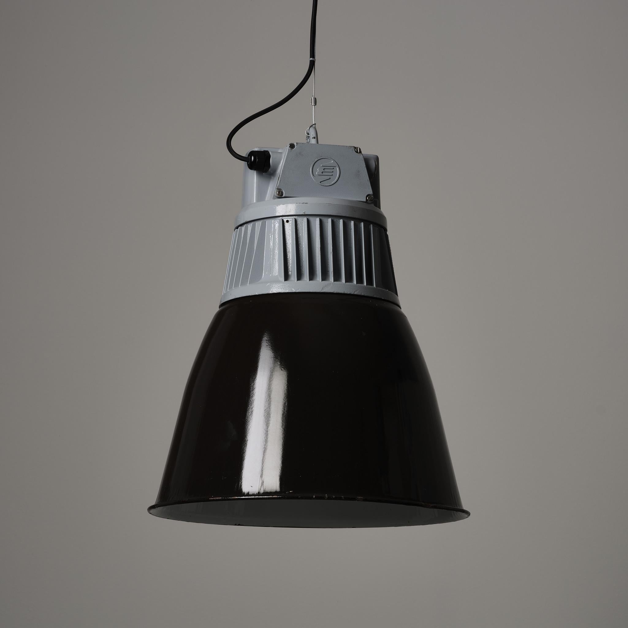 Stylish vintage industrial pendant lights reclaimed from communist-era factories in the Czech Republic. An Eastern Bloc design classic. Original black/grey enamel.

Cleaned and re-wired to the usual Trainspotters standards but otherwise supplied