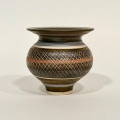 Vintage Flared Rim Modernist Vase im Stil von Lucie Rie