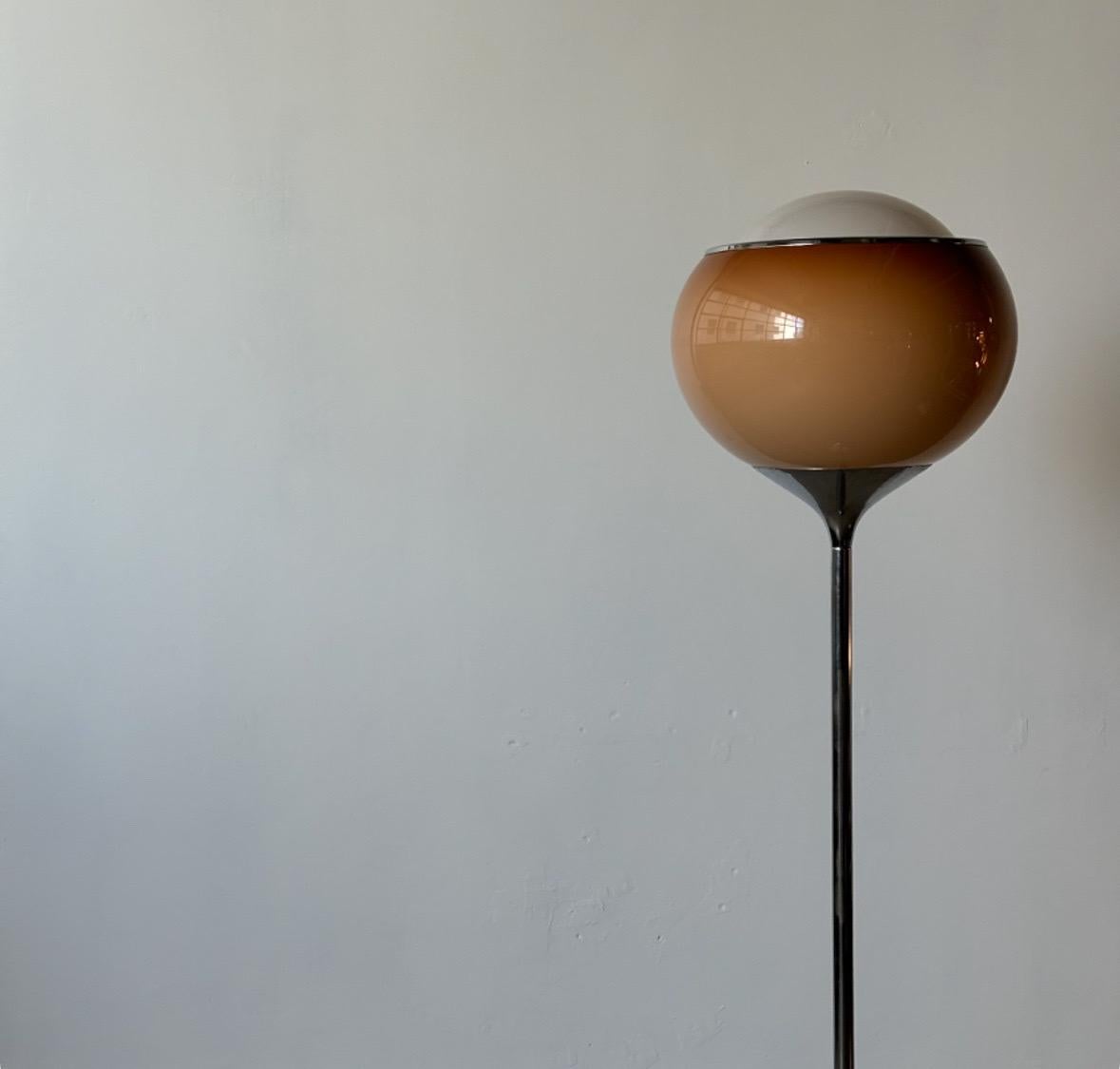 Vintage ‘Flash’ floor lamp by Studio 6G for Harvey Guzzini, 1968 Italy In Good Condition In Tel Aviv-Yafo, Tel Aviv District