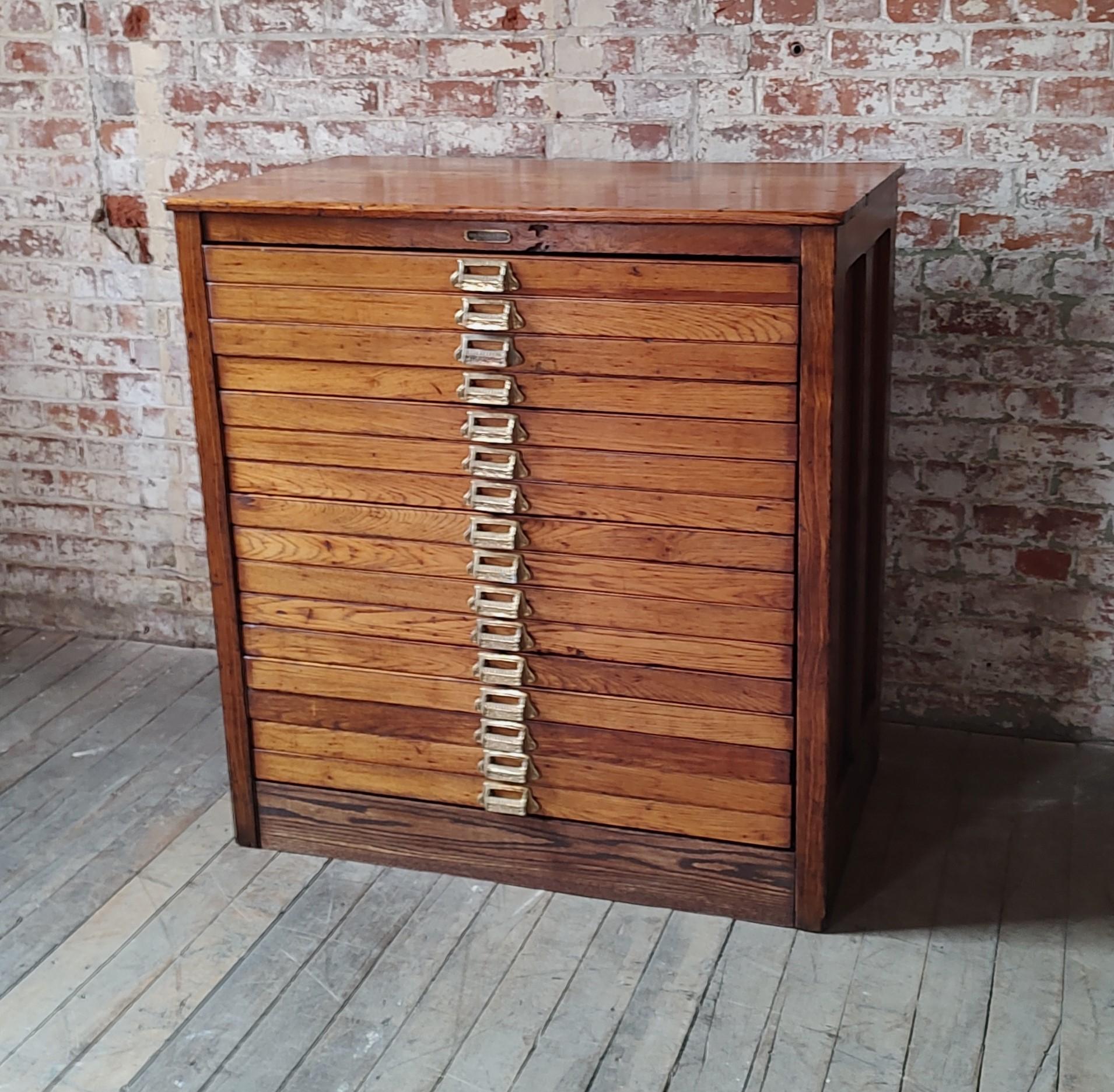Vintage Flat File Cabinet In Good Condition In Oakville, CT