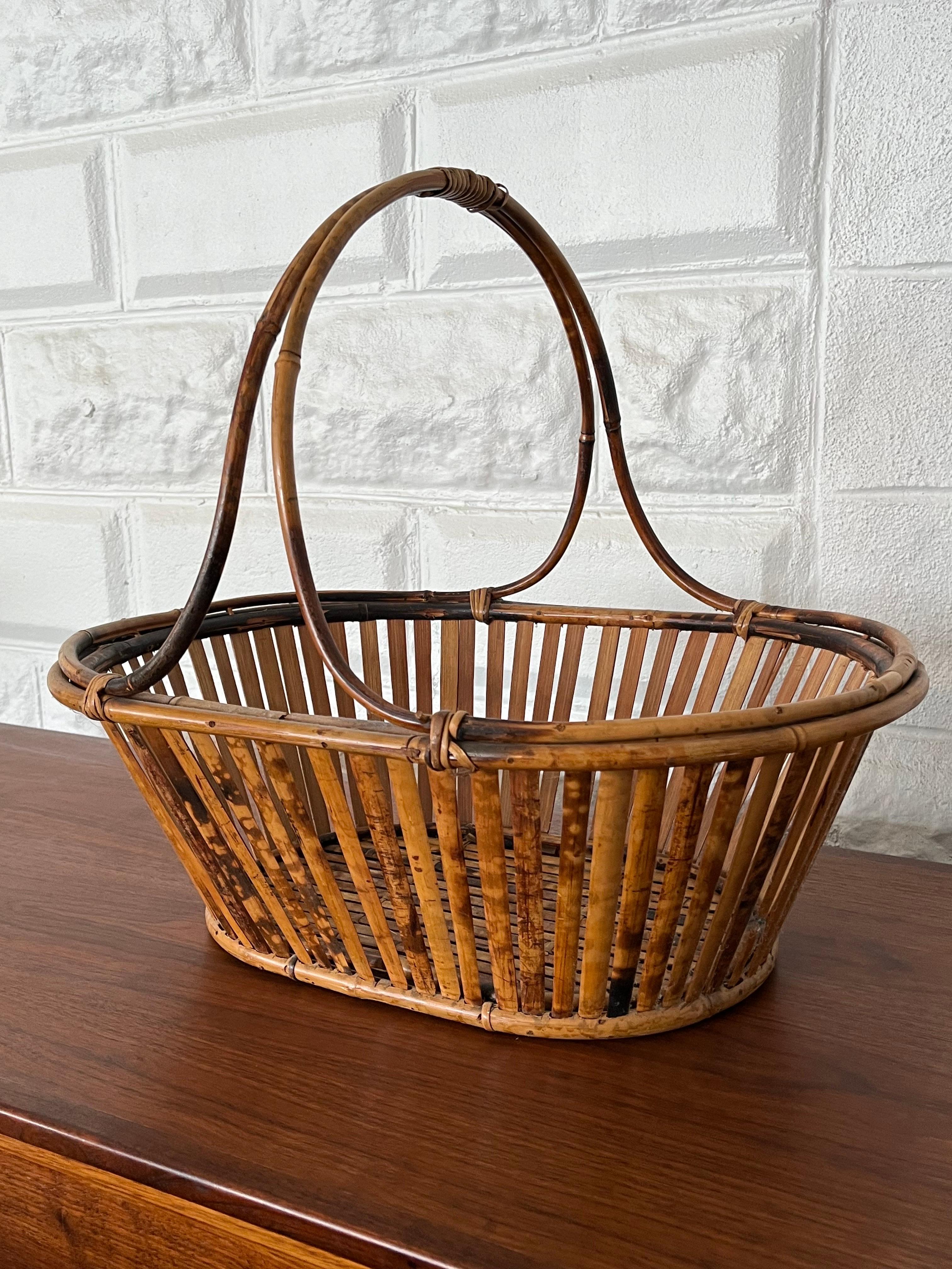 Flachreed Bambus-Rattan-Korb mit Schilf (Moderne der Mitte des Jahrhunderts) im Angebot