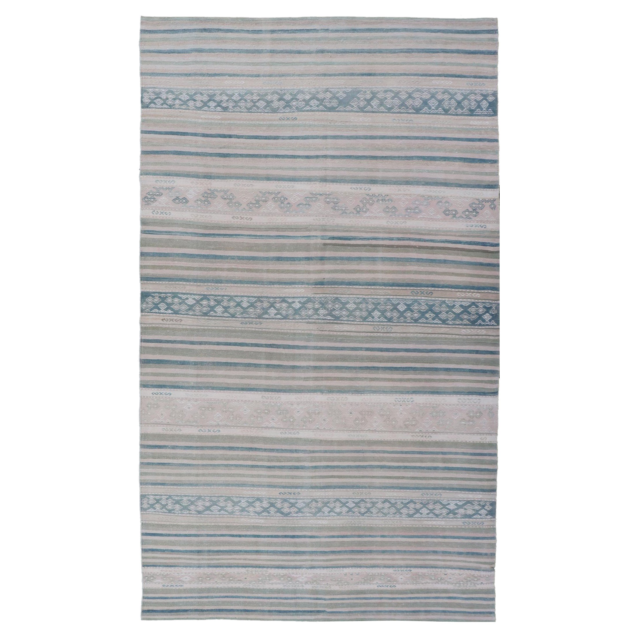 Flachgewebter Vintage-Kelim mit Stickereien in Blau, Grün, Blau und Grau