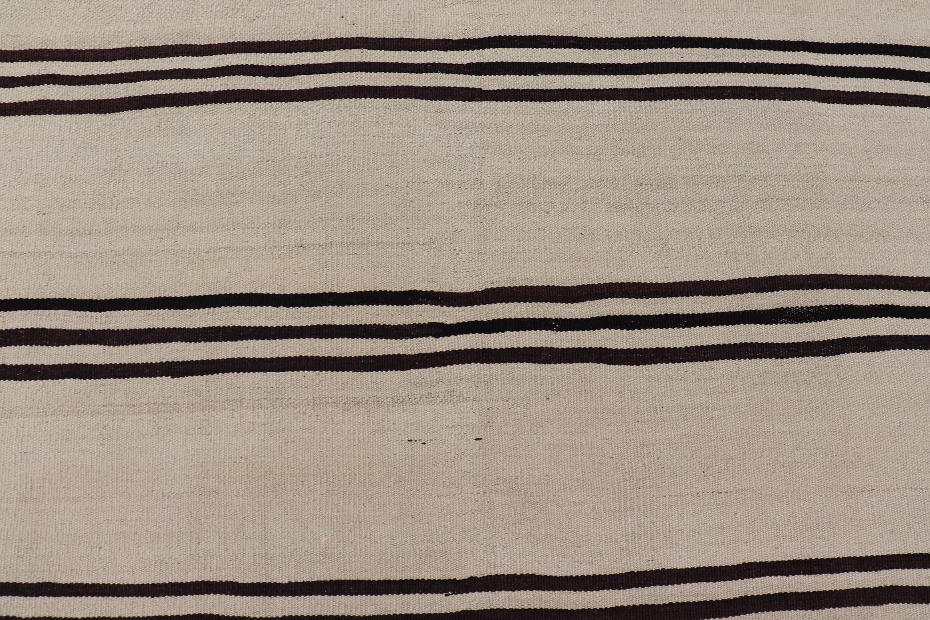 Vintage Flat Weave Turkish Kilim with Stripes in Ivory and Brown. Keivan Woven Arts / rug EN-13467, country of origin / type: Turkey / Kilim, circa Mid-20th Century.
Measures: 4'5 x 6'5 
This vintage flat-woven Kilim features a Minimalist design
