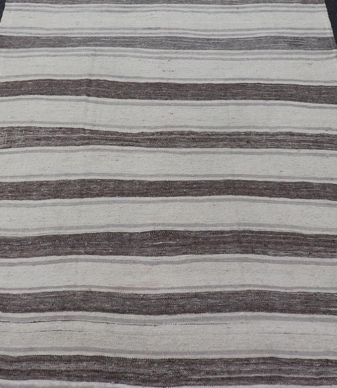 Kilim Turco Vintage de Tejido Plano con Rayas en Marfil, Gris y Carbón Tejido a mano en venta