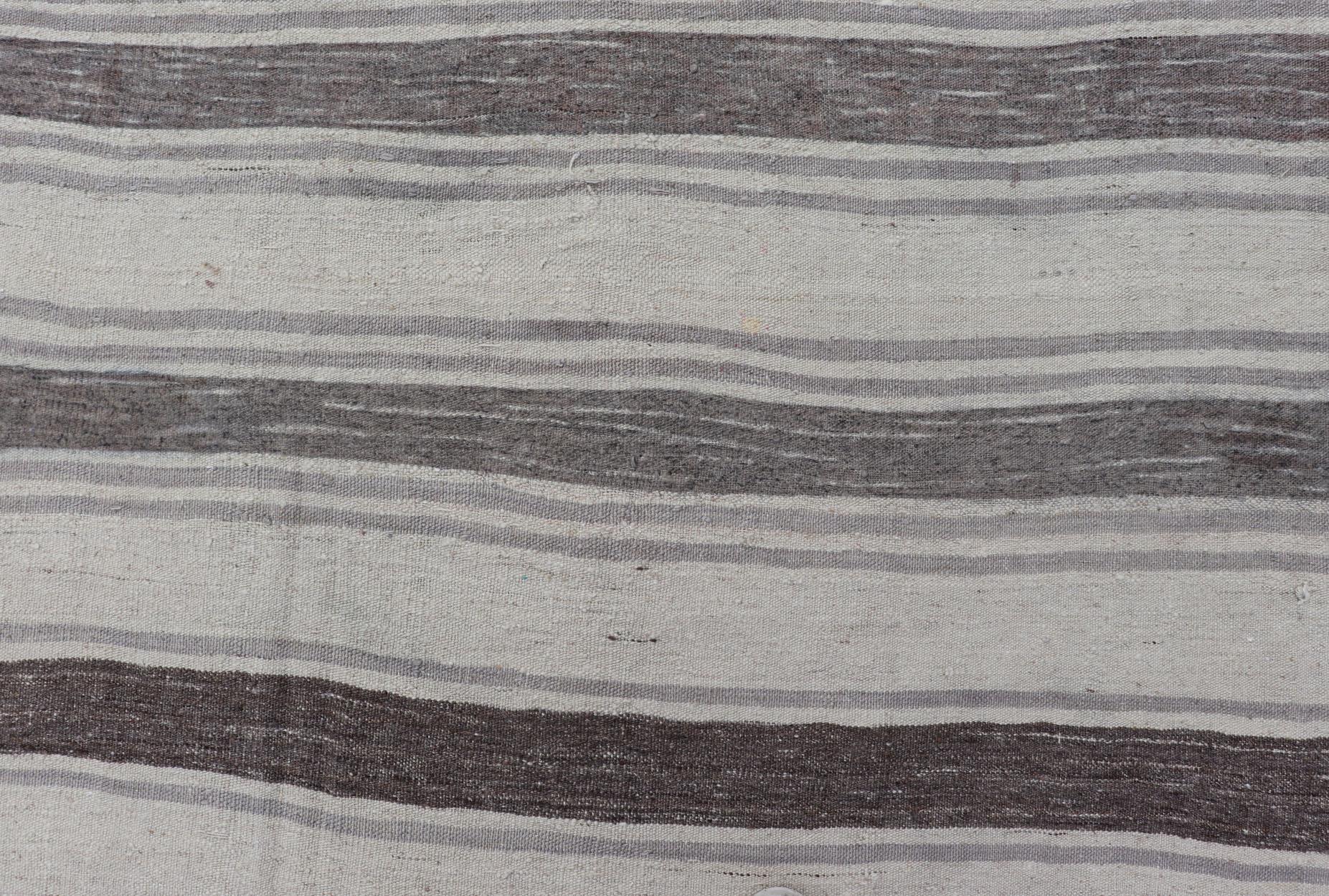 Kilim Turco Vintage de Tejido Plano con Rayas en Marfil, Gris y Carbón Lana en venta