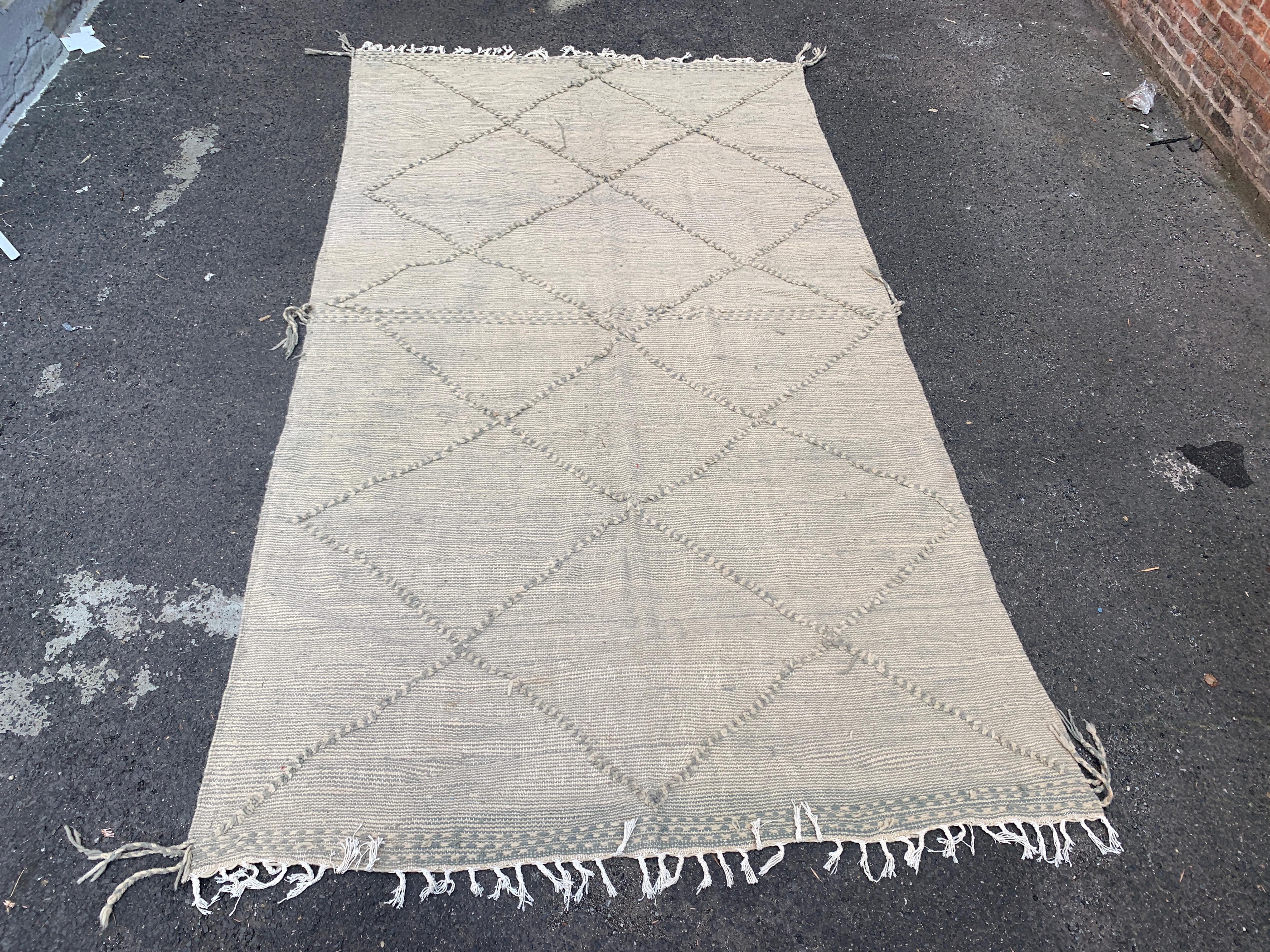 This reversible vintage flat-woven Moroccan rug would be a great addition to a family home. The perfect beige and blue color for a high traffic home and soft enough for a bare-feet.