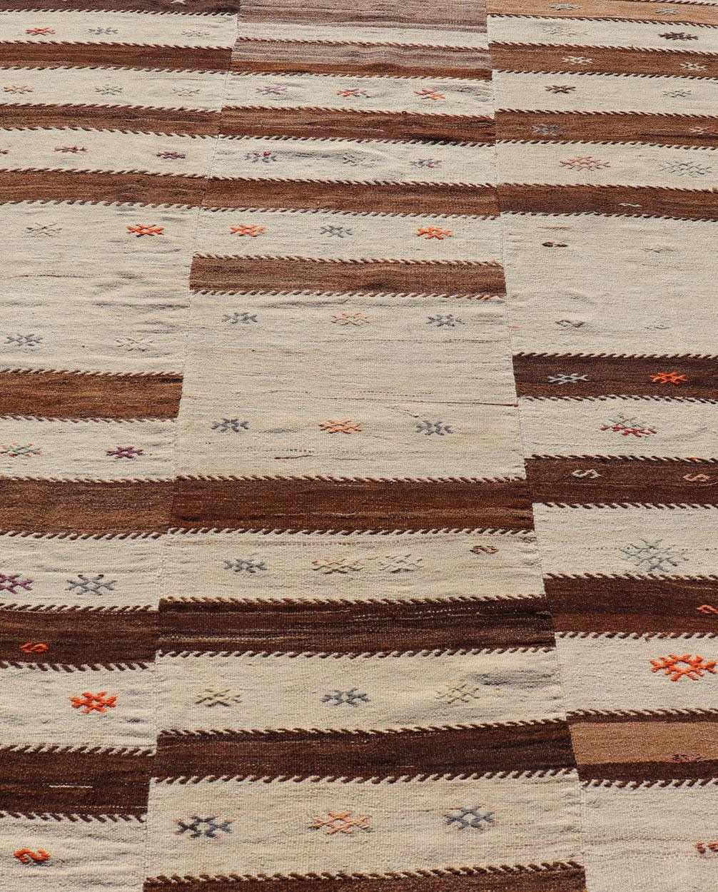 Keivan Woven Arts Vintage Flat-Woven Turkish Paneled Kilim Rug   6' x 7'10 Bon état - En vente à Atlanta, GA