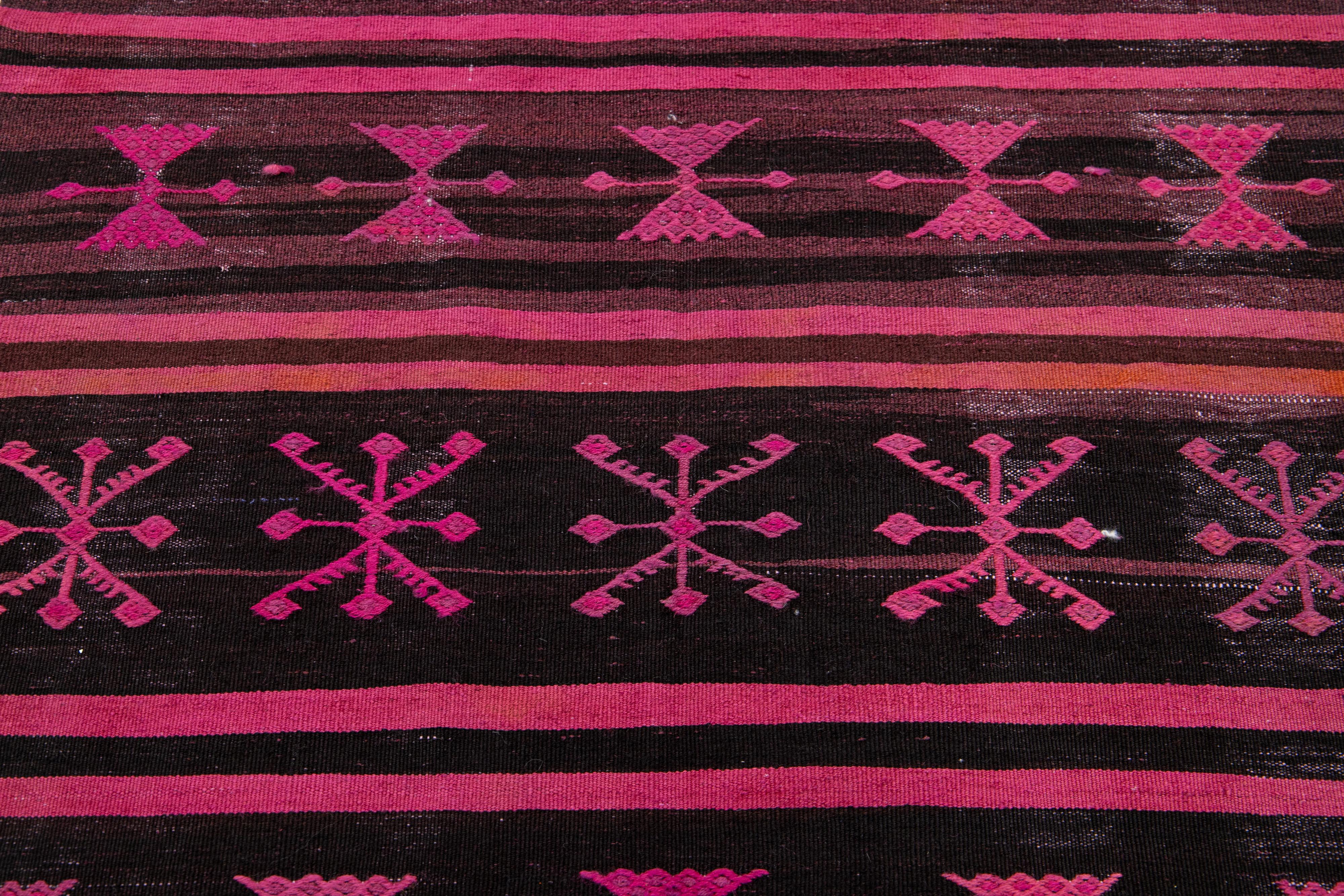 Vintage Flatweave Kilim Wool Rug Geometric In Pink and Brown Color   For Sale 3