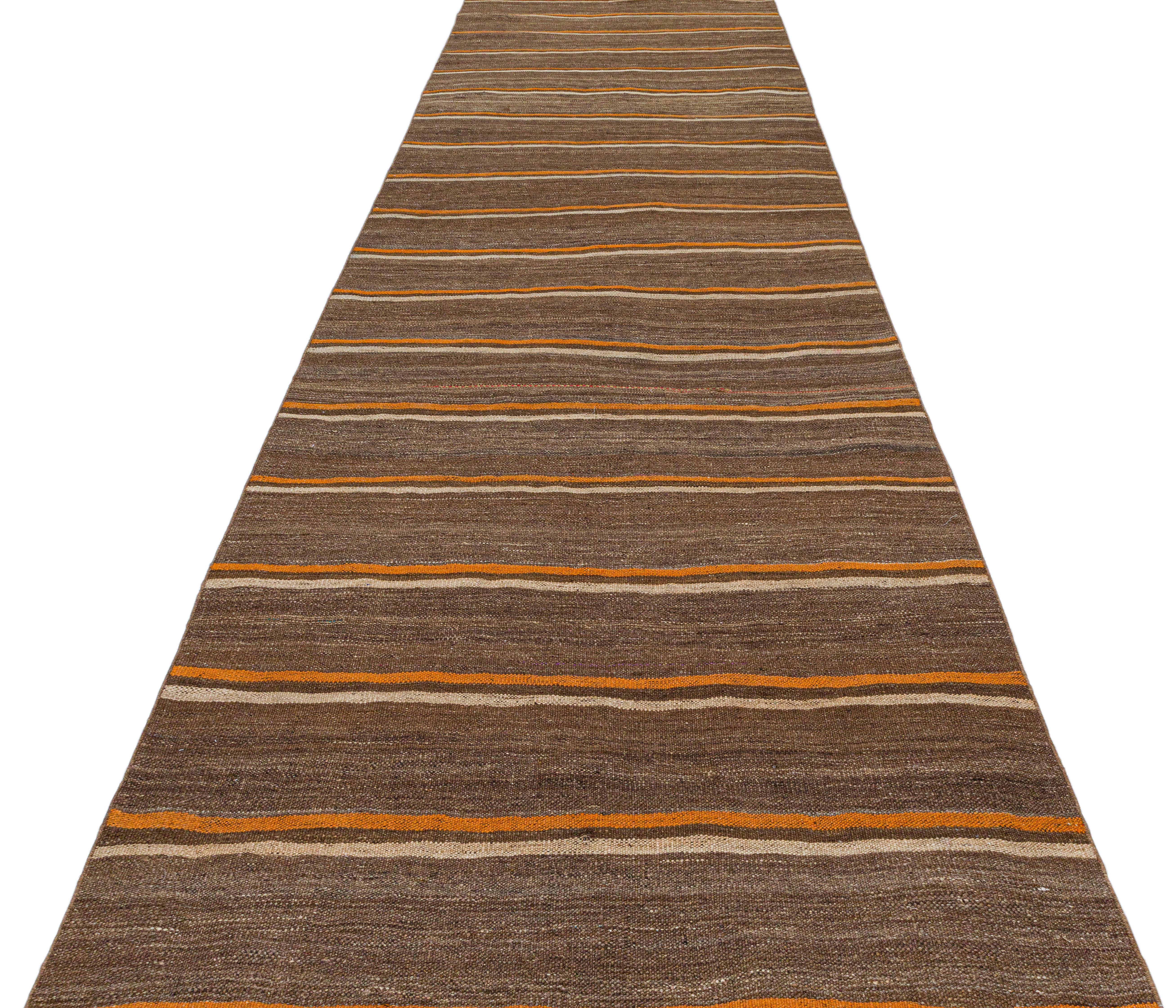 Vintage Flatweave Runner – Timeless Minimalist Craftsmanship In Excellent Condition For Sale In New York, NY