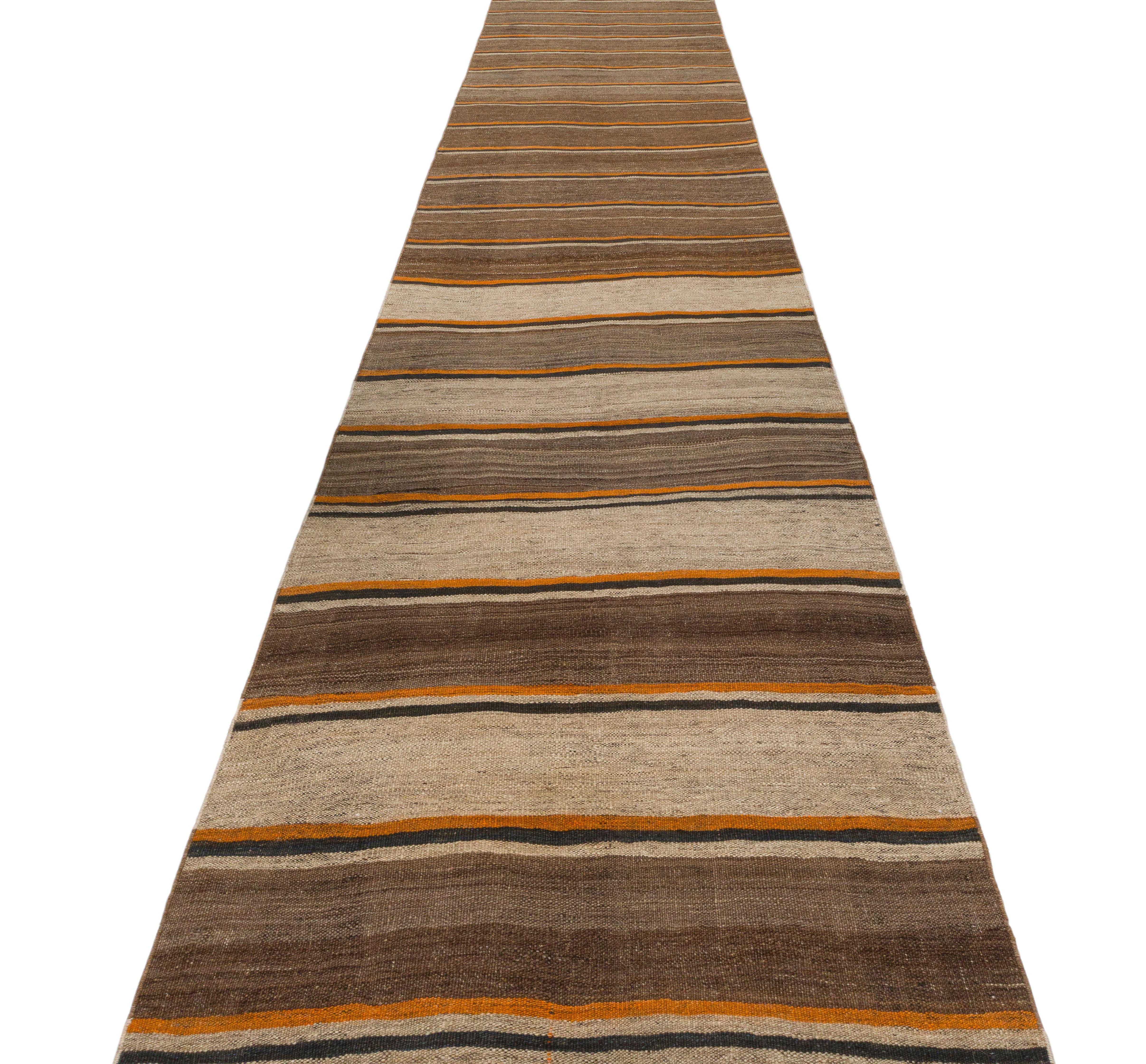Vintage Flatweave Runner – Timeless Minimalist Craftsmanship In Excellent Condition For Sale In New York, NY