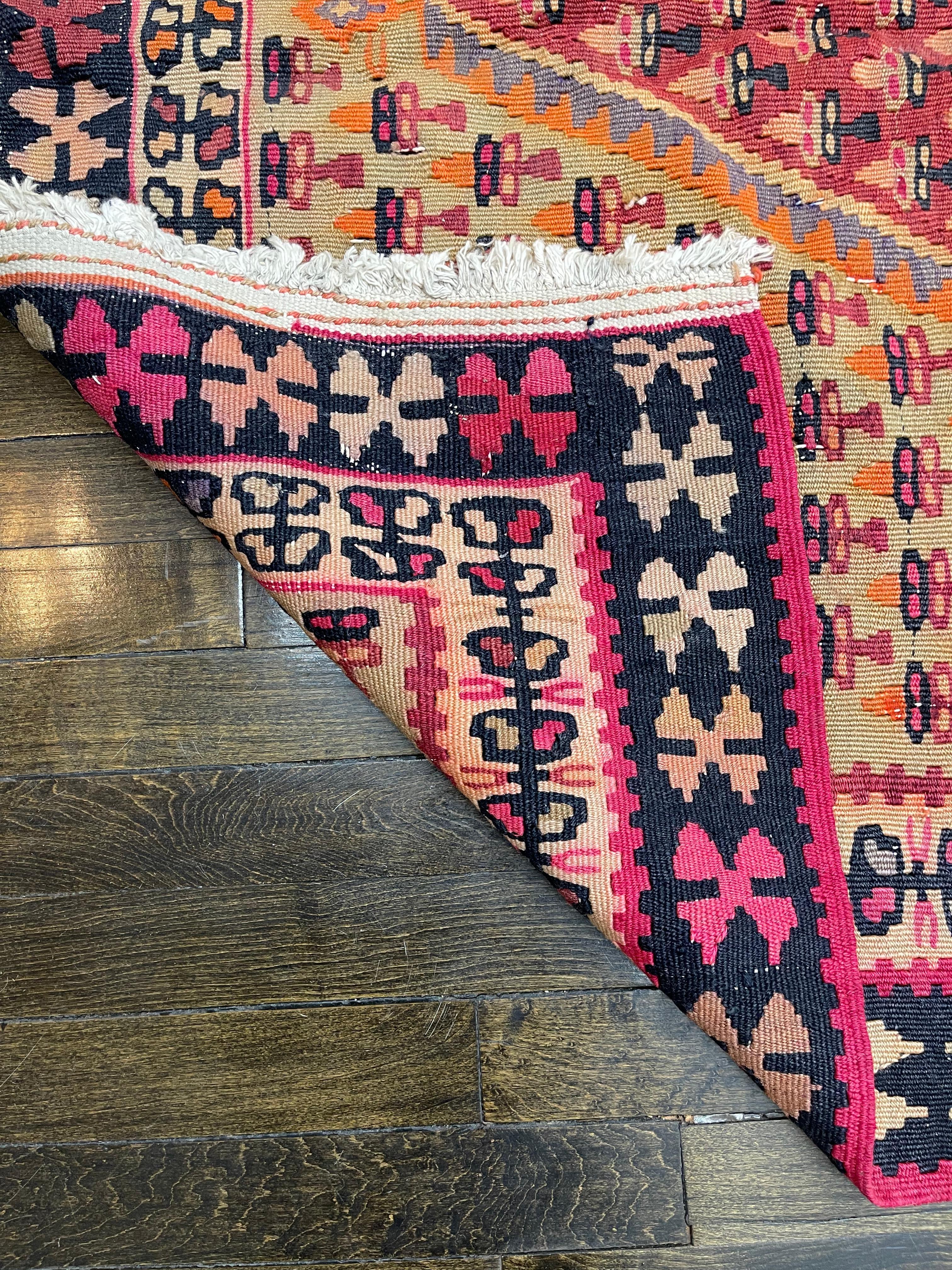 Milieu du XXe siècle Tapis de couloir turc vintage à tissage plat, vers 1940 en vente