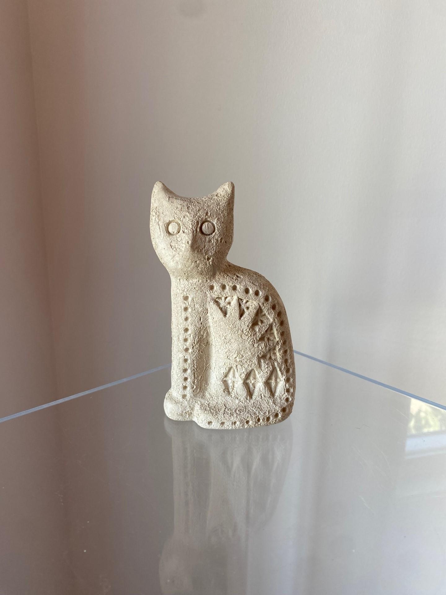 This vintage Flavia Montelupo Ceramic Cat is a beautiful addition to any collection. Made in Italy by Aldo Londi (Bitossi), this unglazed figurine showcases the intricate details of a cat. The ceramic material adds a touch of elegance to any room