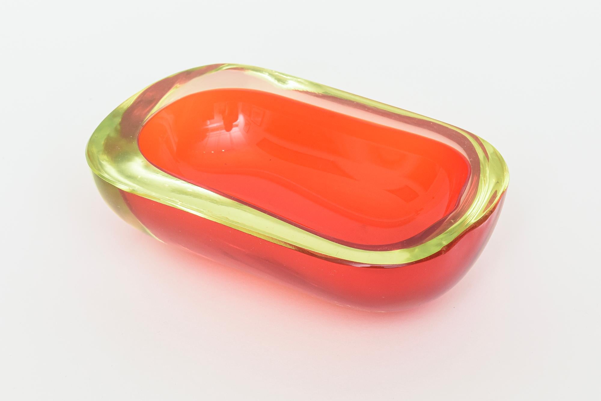 Flavio Poli Murano Rotes und gelbes Uranium Sommerso längliche Glasschale, Vintage (Moderne der Mitte des Jahrhunderts) im Angebot