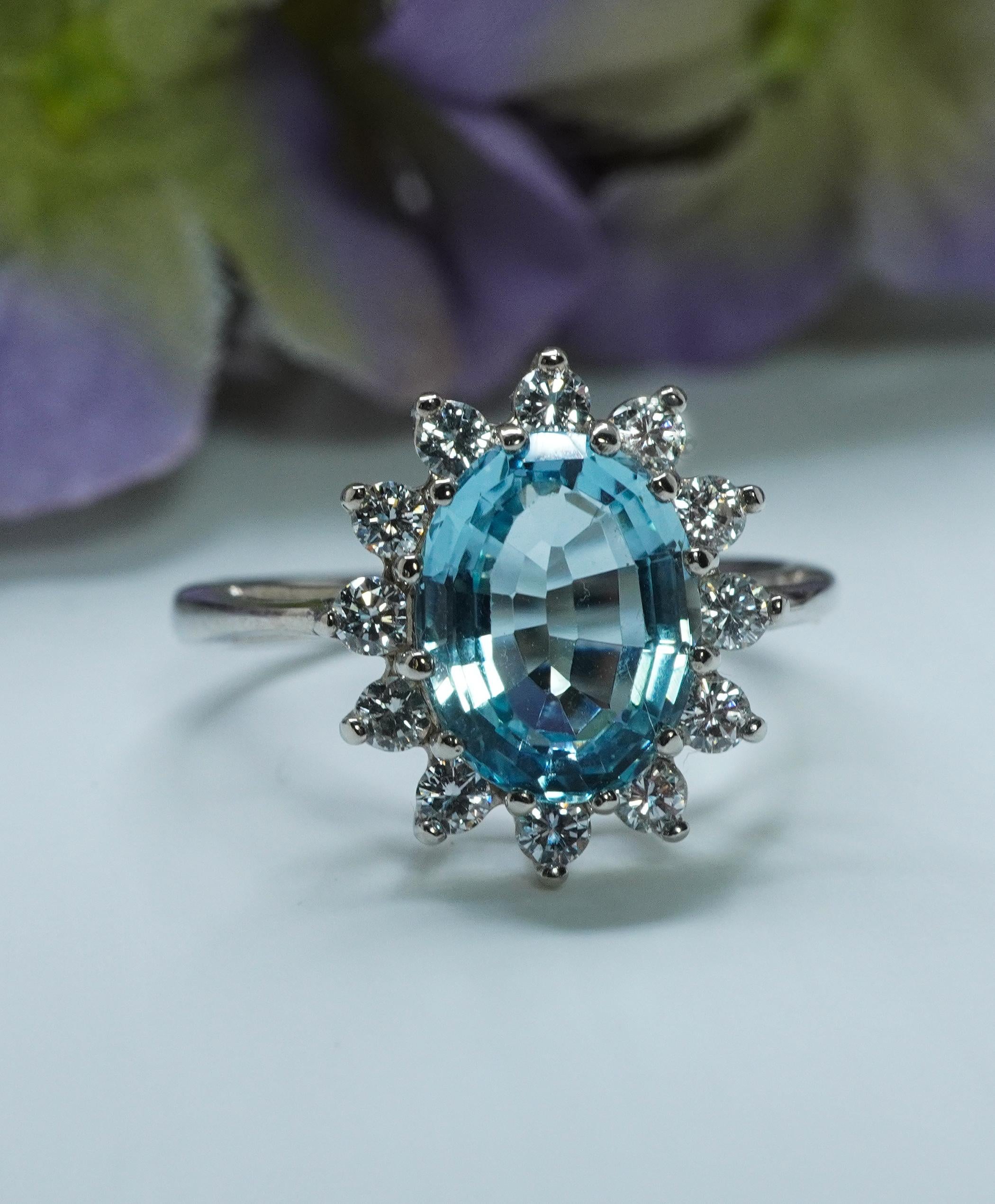 Vintage Flawless Aquamarine Master cut Diamond Halo Ring 14K White Gold Estate In Good Condition For Sale In Brambleton, US