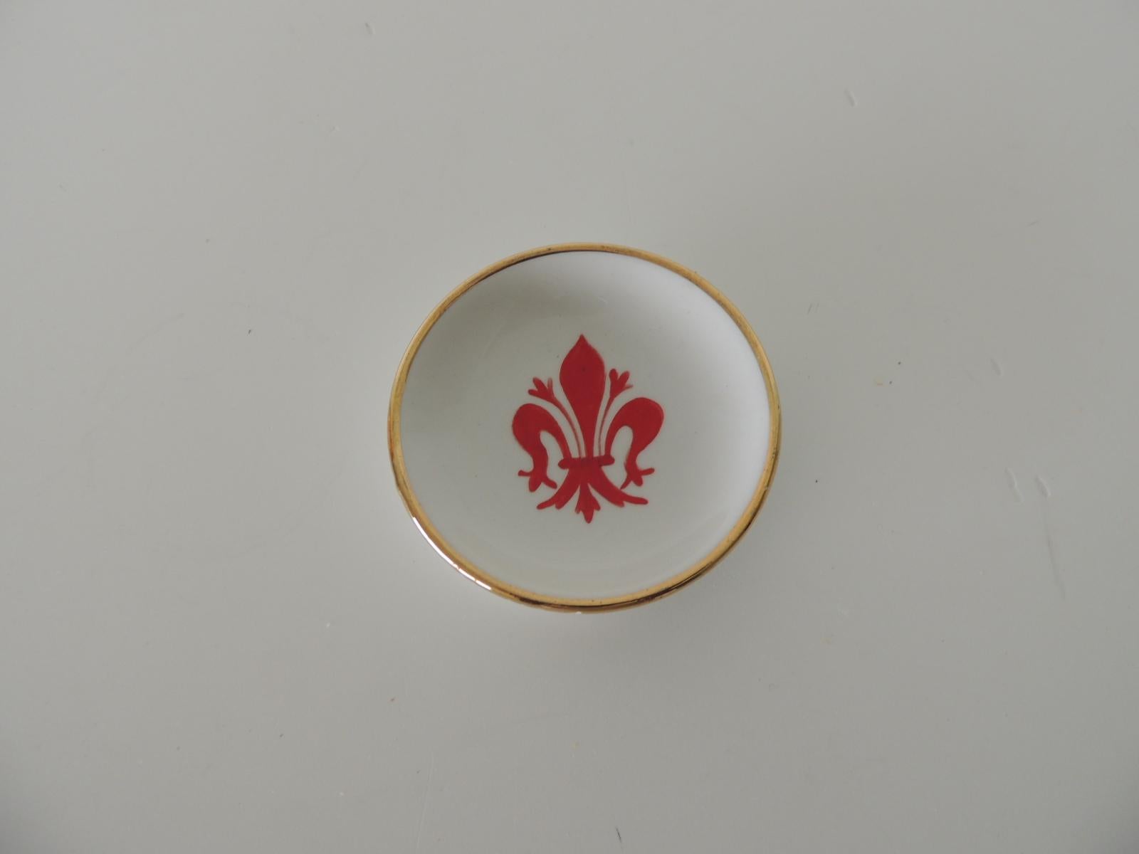 Vintage fleur-de-lis red and gold Italian porcelain trinket dish
Stamped Firenze, Italy
Size: 3.5