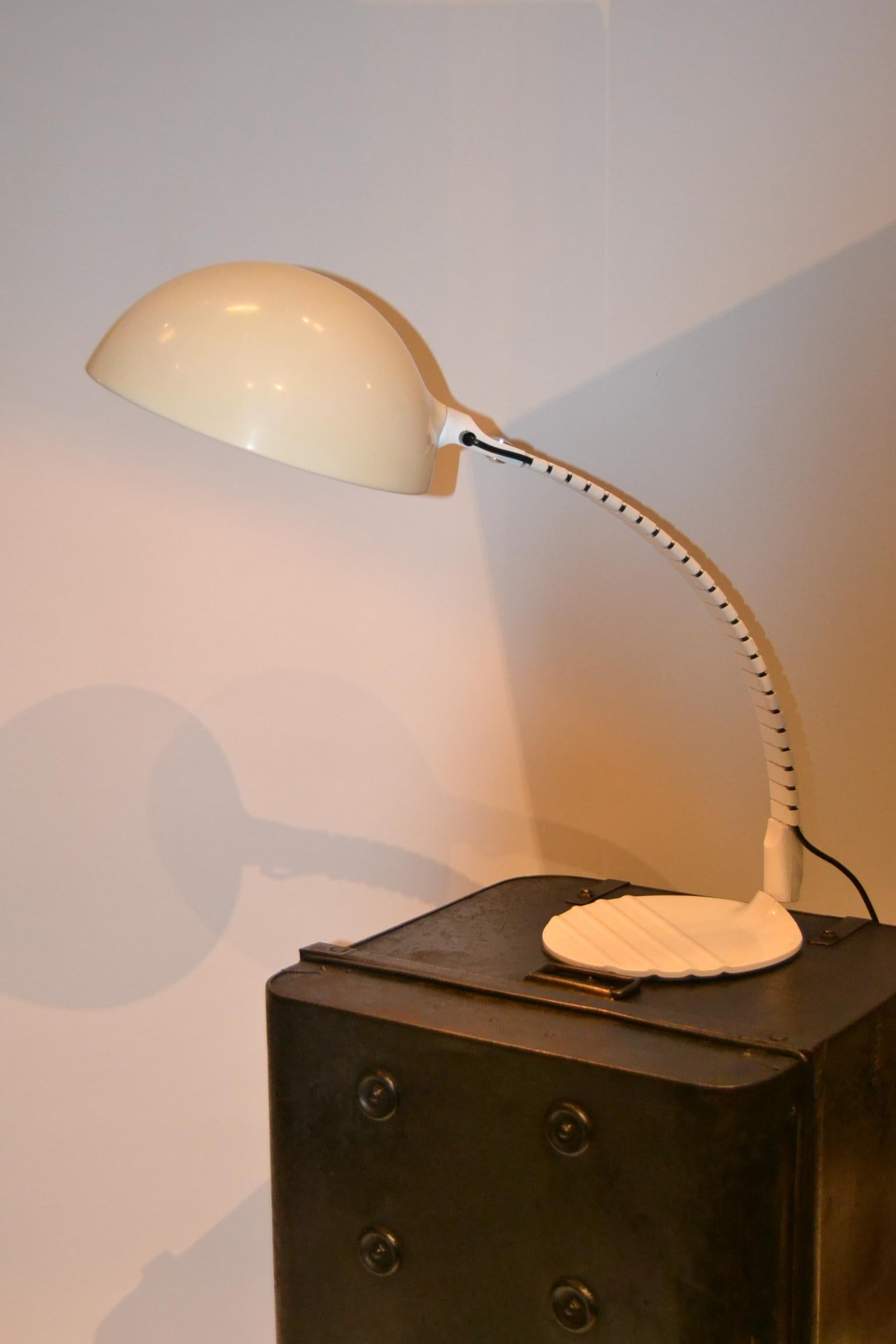 Mid-Century Modern large White Table Light - Lamp - Lighting - Flex Desk Lamp - 
Table Lamp -  Up Lighter -  Down  Lighter . 

Designed by Elio Martinelli for Martinelli Luce - Model Flex 660  - Made in Italy - 1970s.

Large light with a big