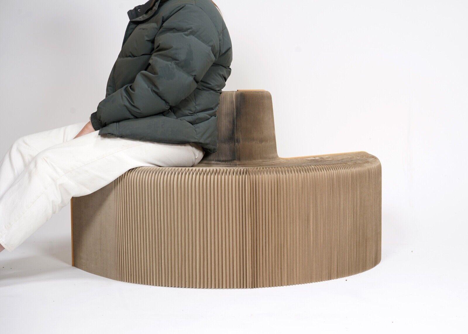 Flexiblelove furniture designed by Chishen Chiu in the early 2000s.
Made from 100% recycled materials.
The clever 'accordion honeycomb structure' allows it to flat pack down and open up over 2 meters.

Condition 
Please do take a careful look