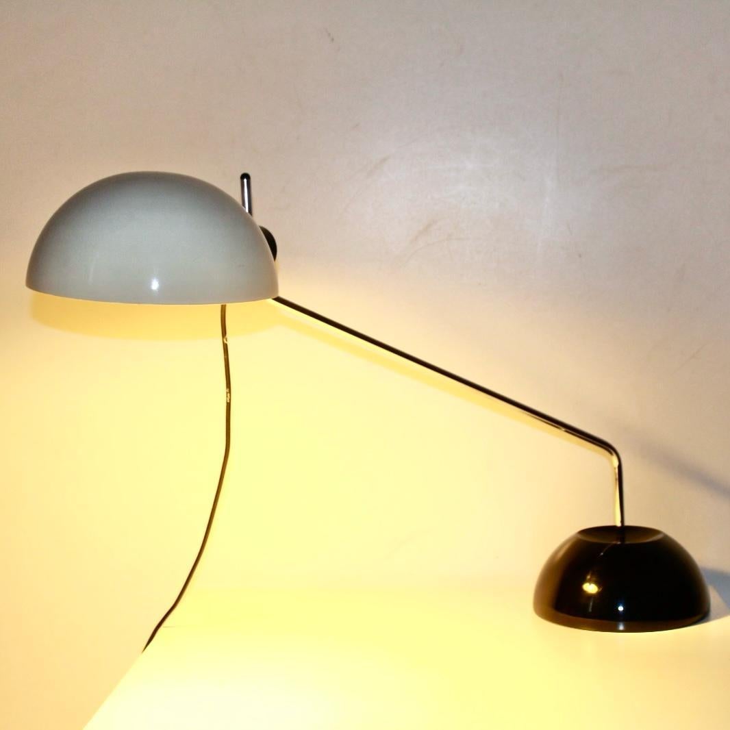 Mid-Century Modern Vintage flexible table lamp, Harvey Guzzini, Italy 1970s For Sale