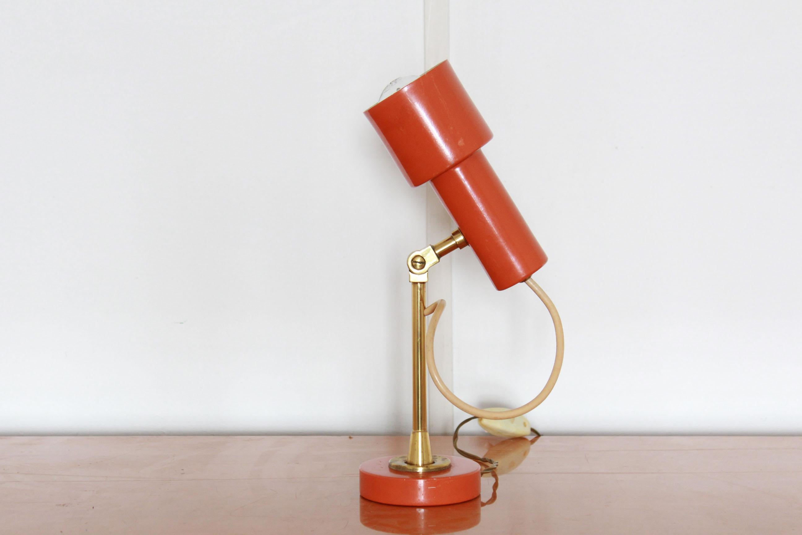 A 1970s vintage orange table lamp with brass flexible structure.
Perfectly functioning and in very good conditions with only few really small sign of time on the structure.