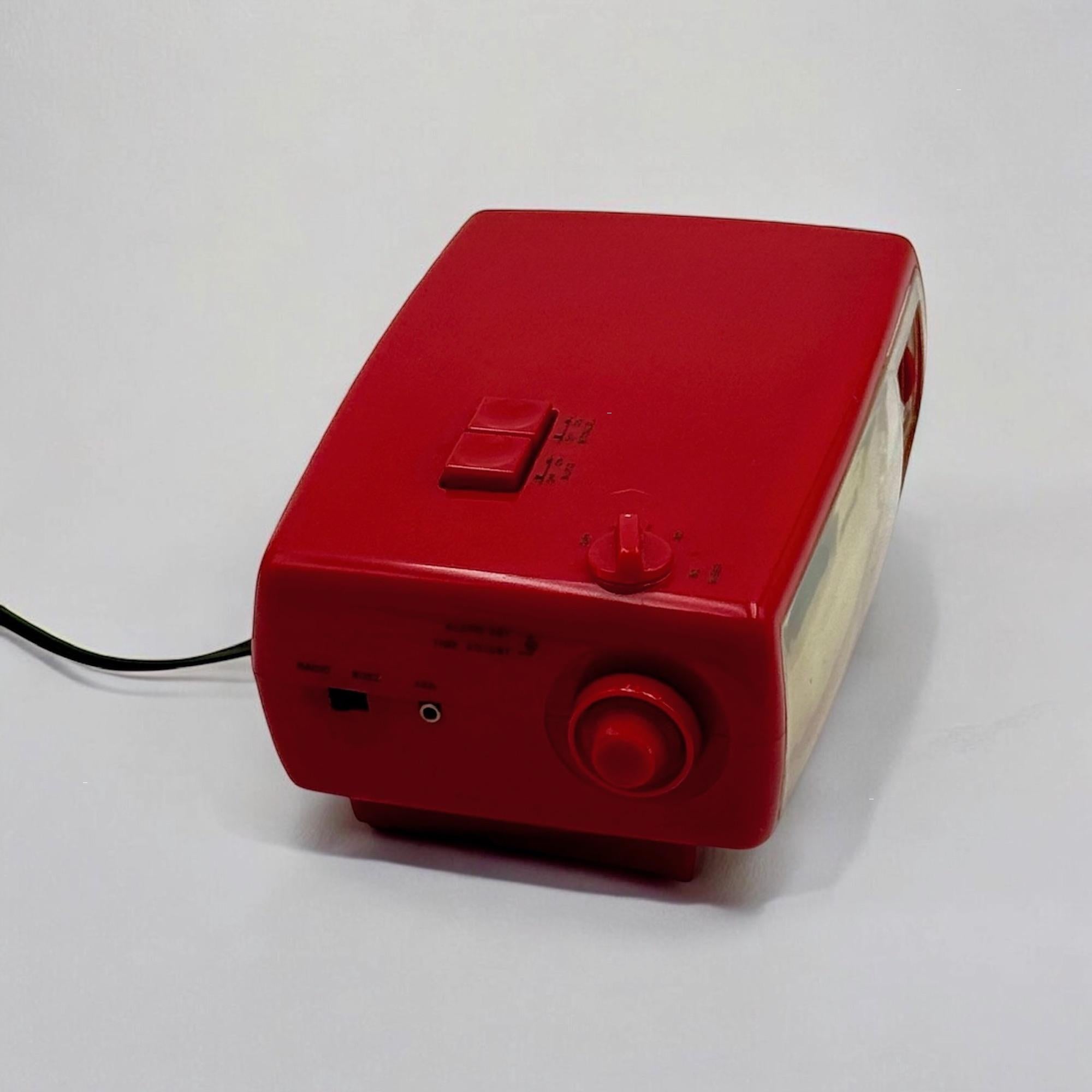Horloge rétro avec radio etalarme Sanyo SCA-T45 fabriquée au Japon, années 1960-70 en vente 2