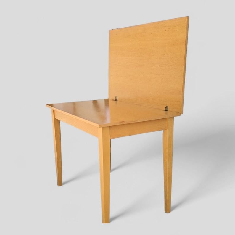 Table de salle à manger vintage extensible, unique fabriquée en Roumanie, bois de hêtre en vente 3