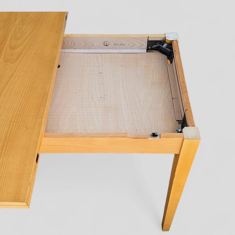 Bois Table de salle à manger vintage extensible, unique fabriquée en Roumanie, bois de hêtre en vente