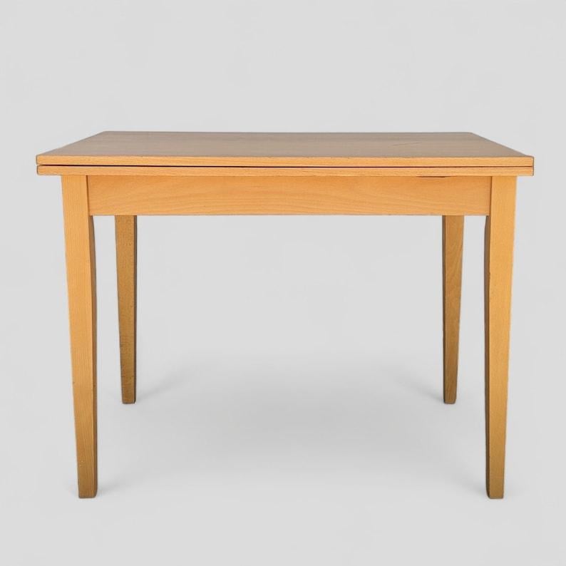 Table de salle à manger vintage extensible, unique fabriquée en Roumanie, bois de hêtre en vente 2