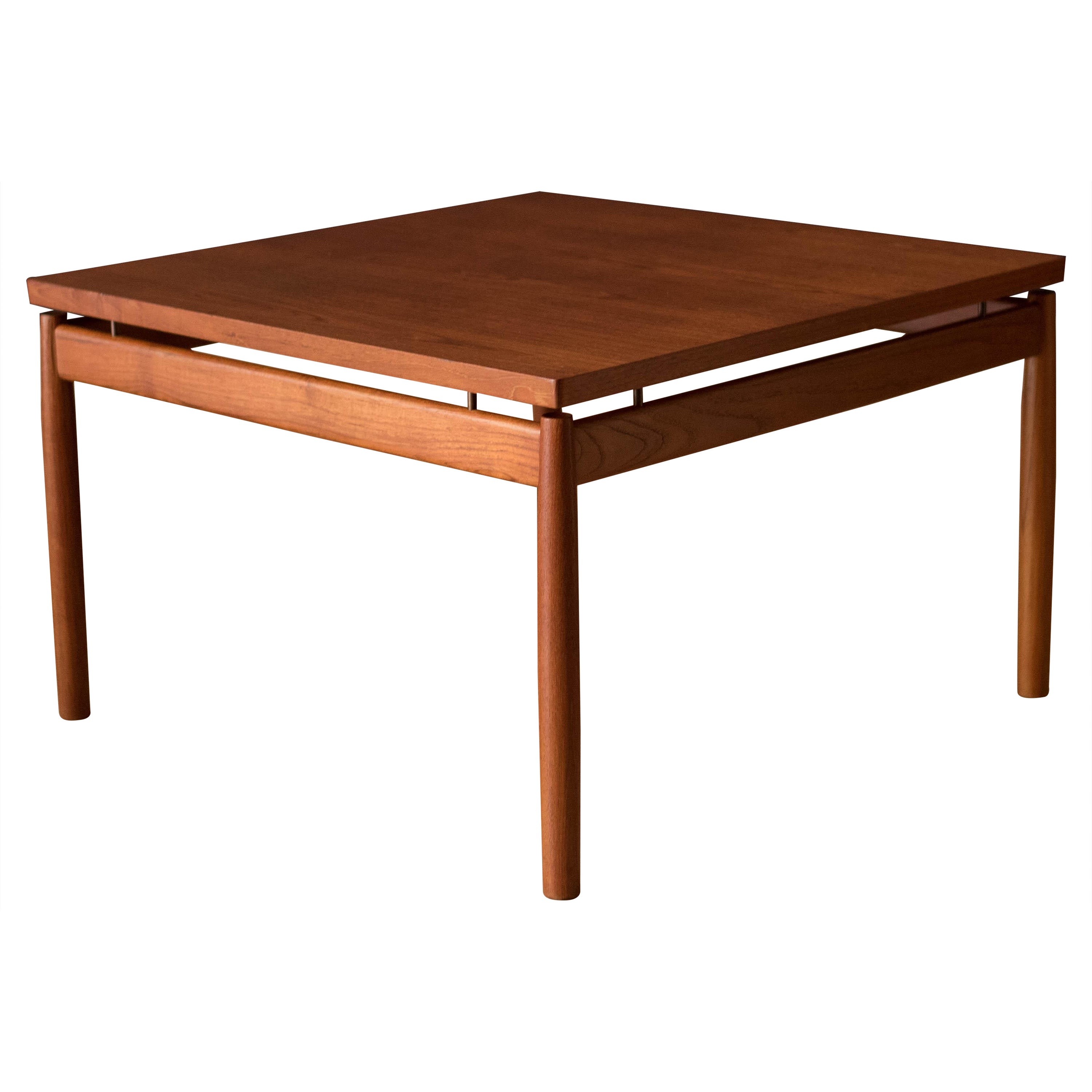 Mesa baja cuadrada flotante vintage danesa de teca y latón de Grete Jalk